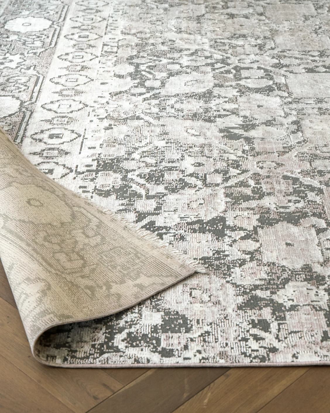 Jerik Ashton in grey, shown in a product close-up as image 8