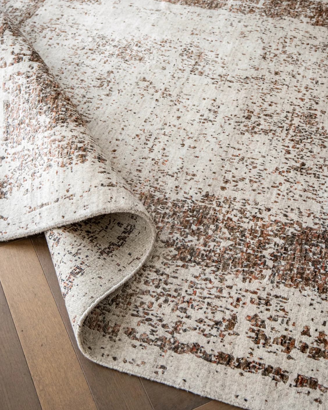 Liam Amber Round carpet in beige, shown in a product close-up as image video image