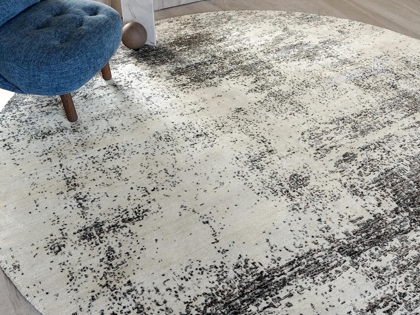 Liam Bianca carpets in grey, shown in a lifestyle close-up top view as image 1