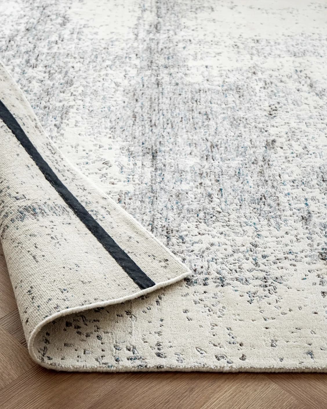 Liam Bianca carpet in grey, shown in a product close-up as image 11
