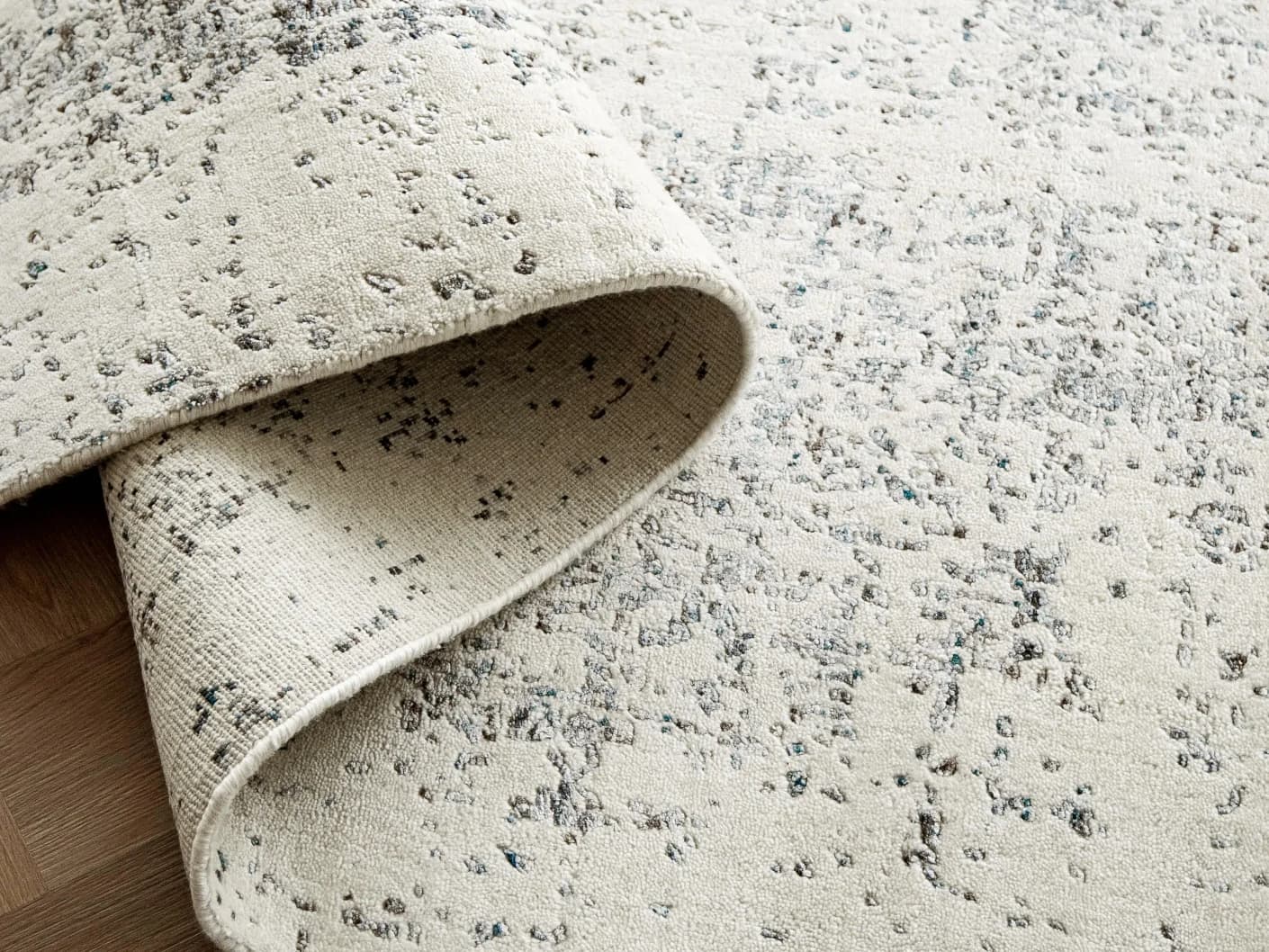 Liam Bianca Round carpets in grey, shown in a product close-up view