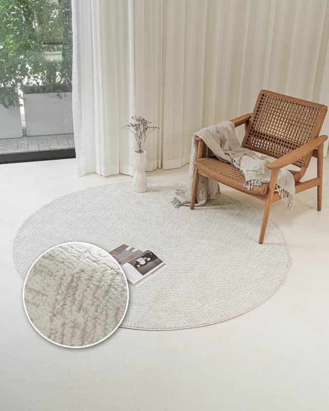 Link Sandy Round carpet in sandy and beige, shown in a lifestyle front view as image 2