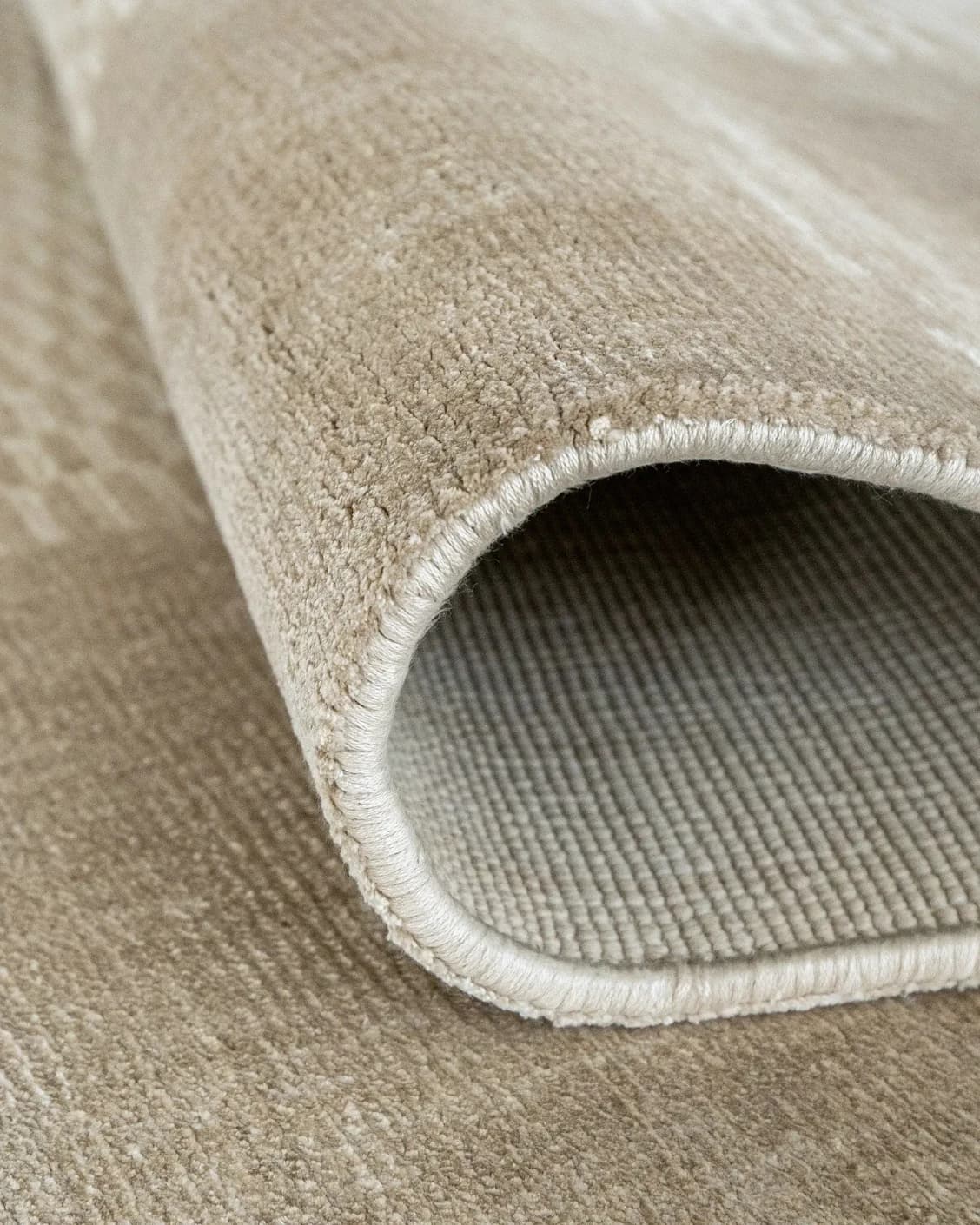 Luna Sandy carpet in beige, shown in a product close-up as image 10