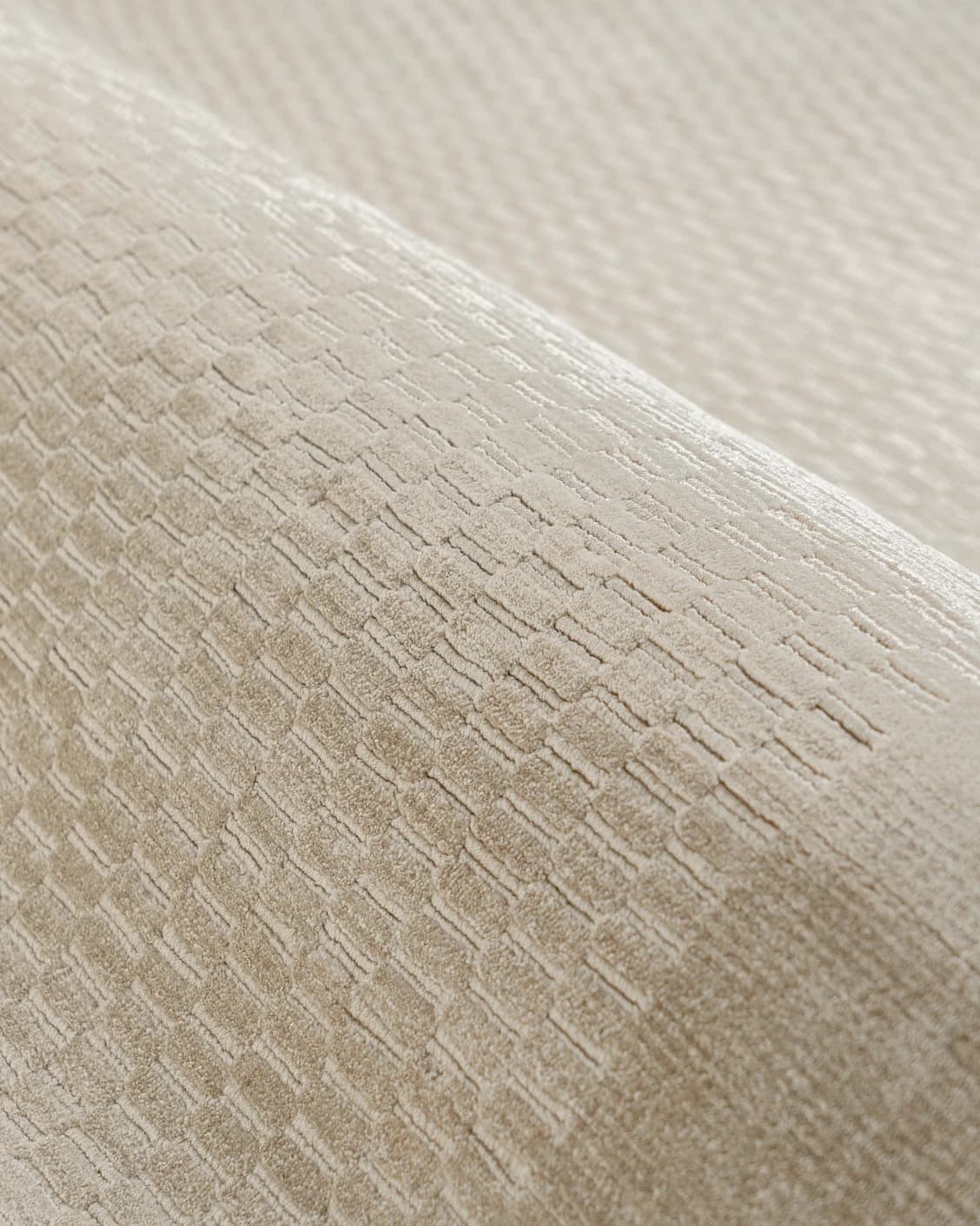 Luna Sandy carpet in beige, shown in a product close-up as image 13
