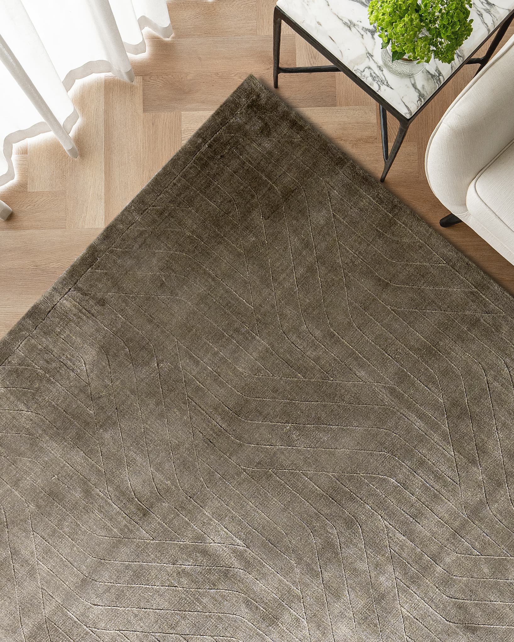 Madox Sandy Round carpet in sandy and taupe, shown in a lifestyle top view as image 4
