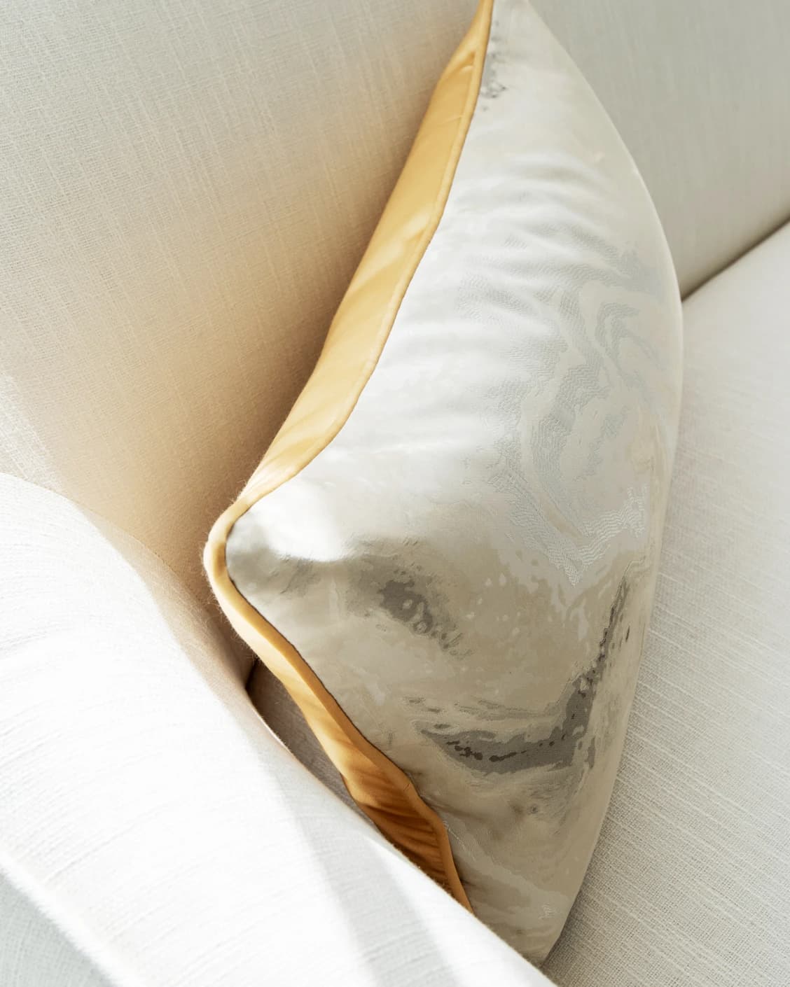 Mae Klimt single - indoor in silver and yellow, shown in a lifestyle top view as image 3