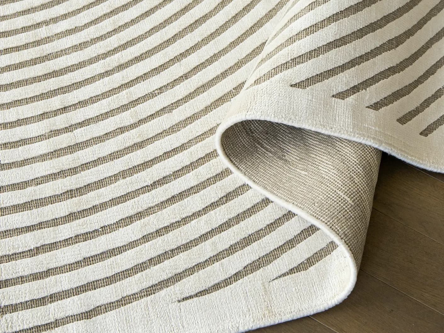 Maze Sandy carpets in sandy and beige, shown in a product close-up view