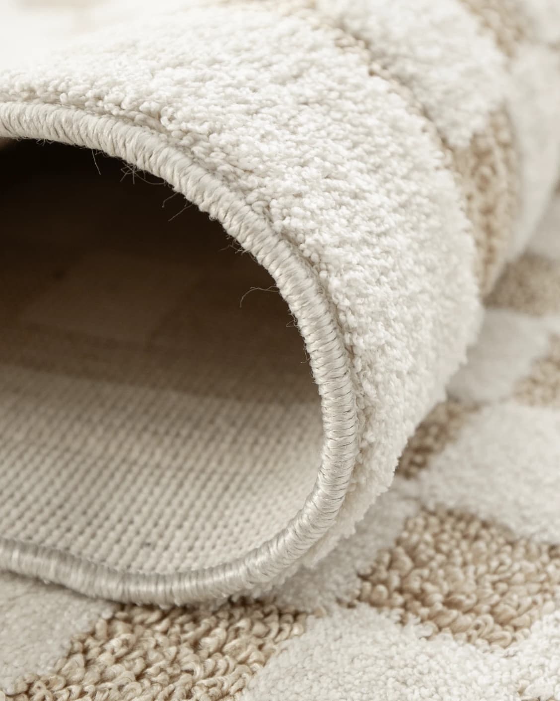 Milo Sandy Round carpet in sandy and beige, shown in a product close-up as image 6