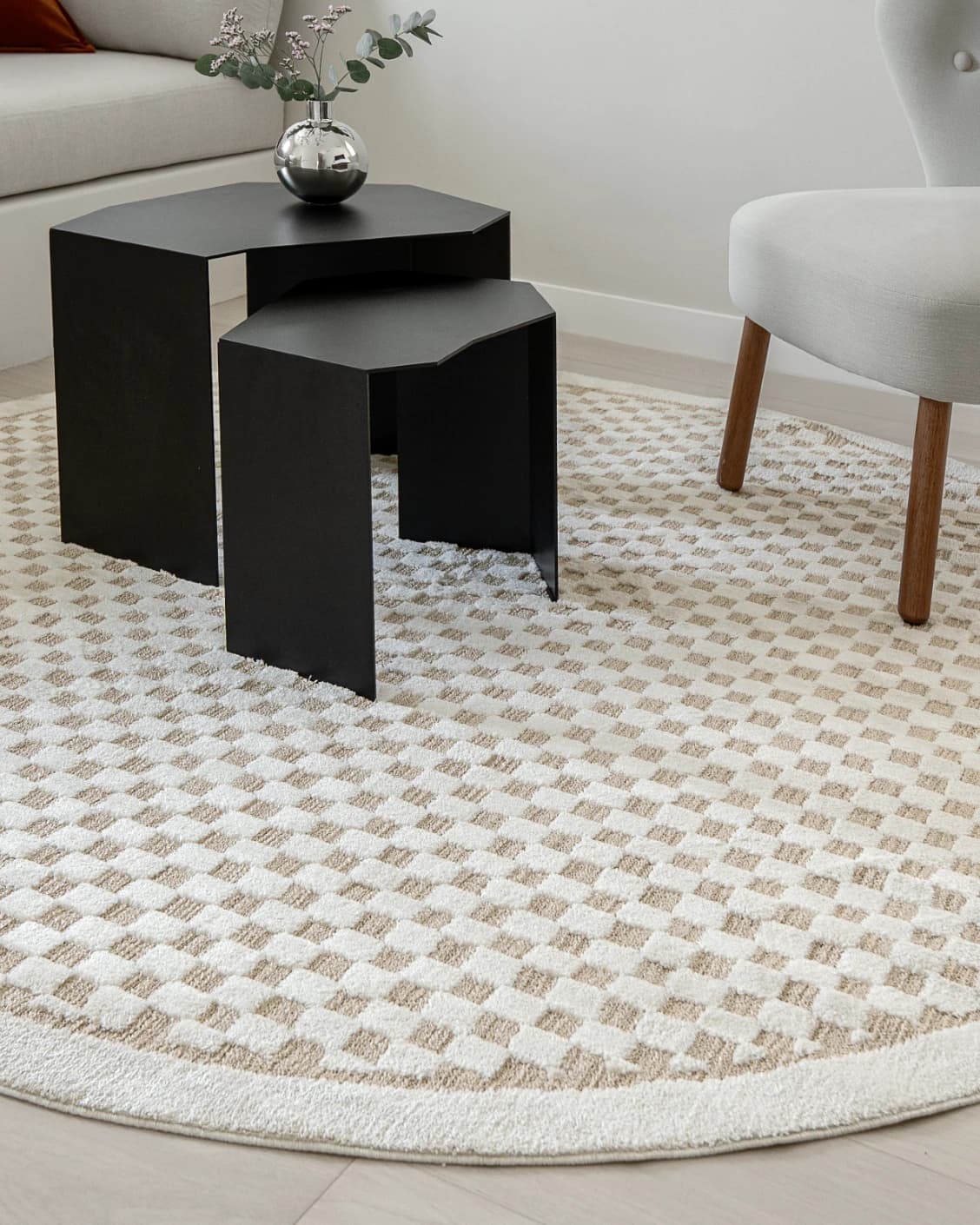 Milo Sandy Round carpet in sandy and beige, shown in a product close-up front view as image 7