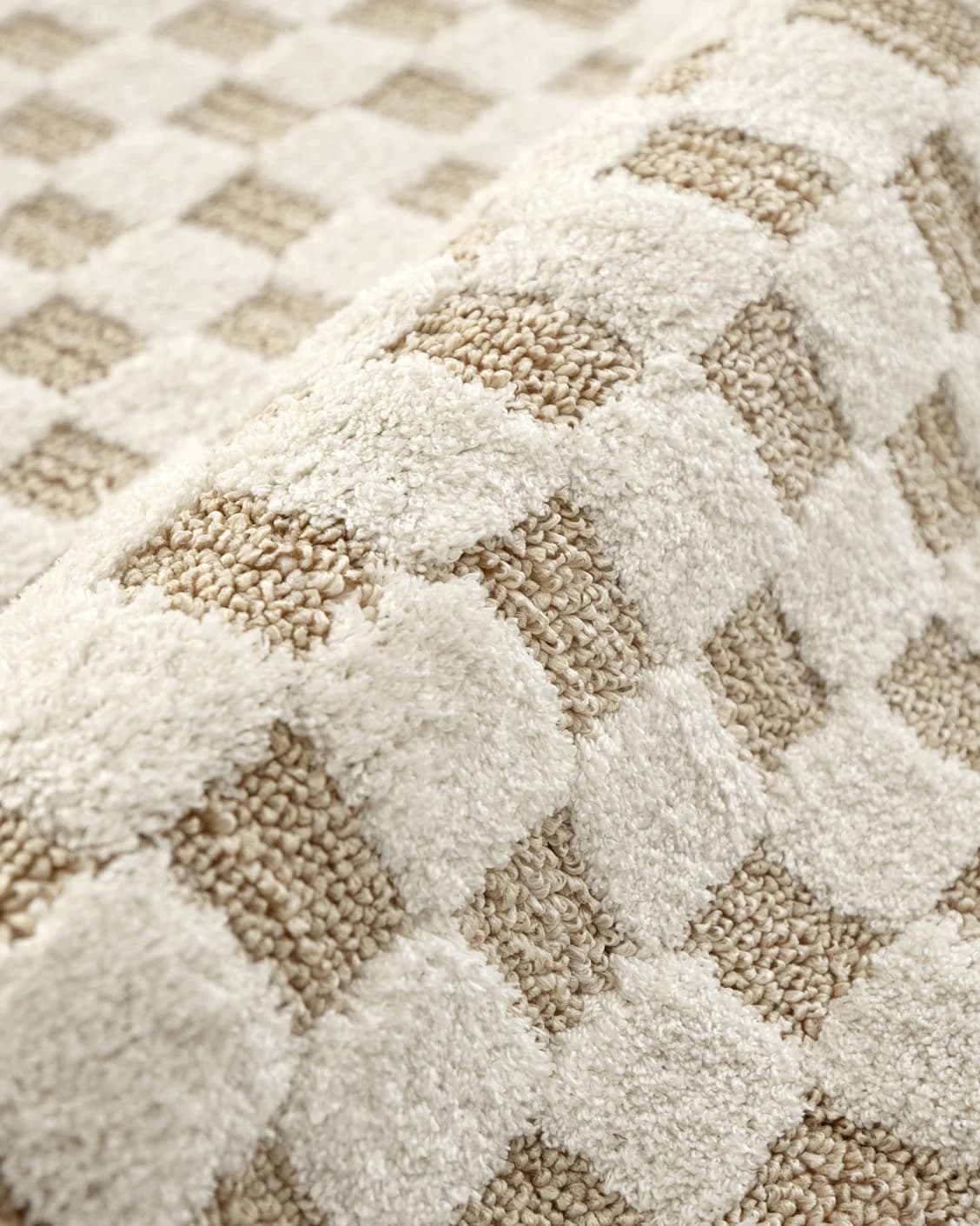 Milo Sandy Round carpet in sandy and beige, shown in a product close-up top view as image 8