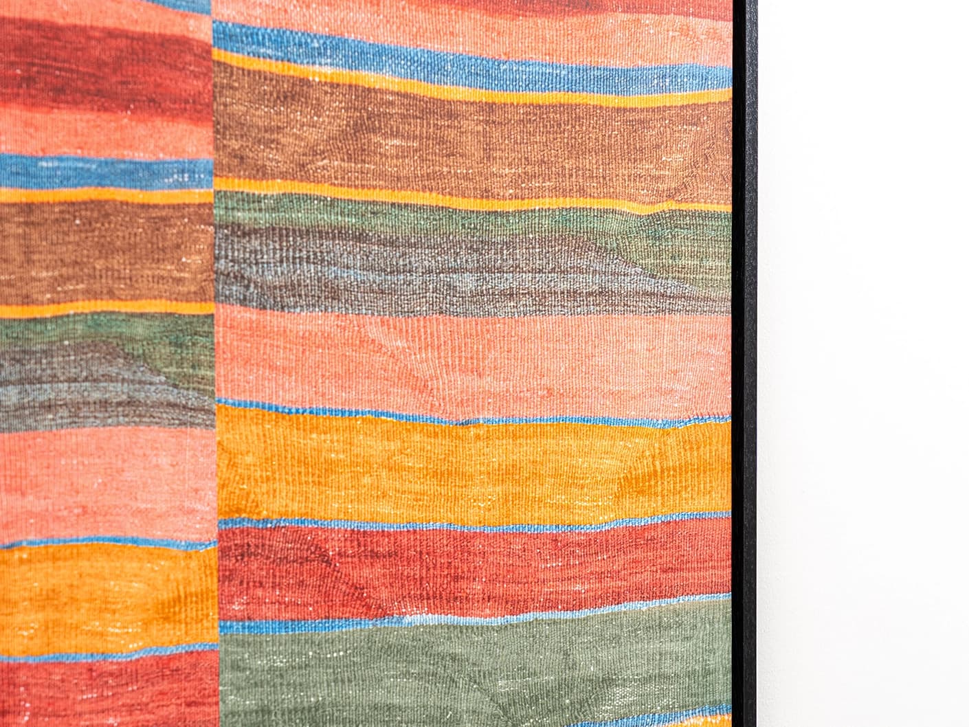 Misfits canvas in multicolour, shown in a lifestyle close-up as image 1