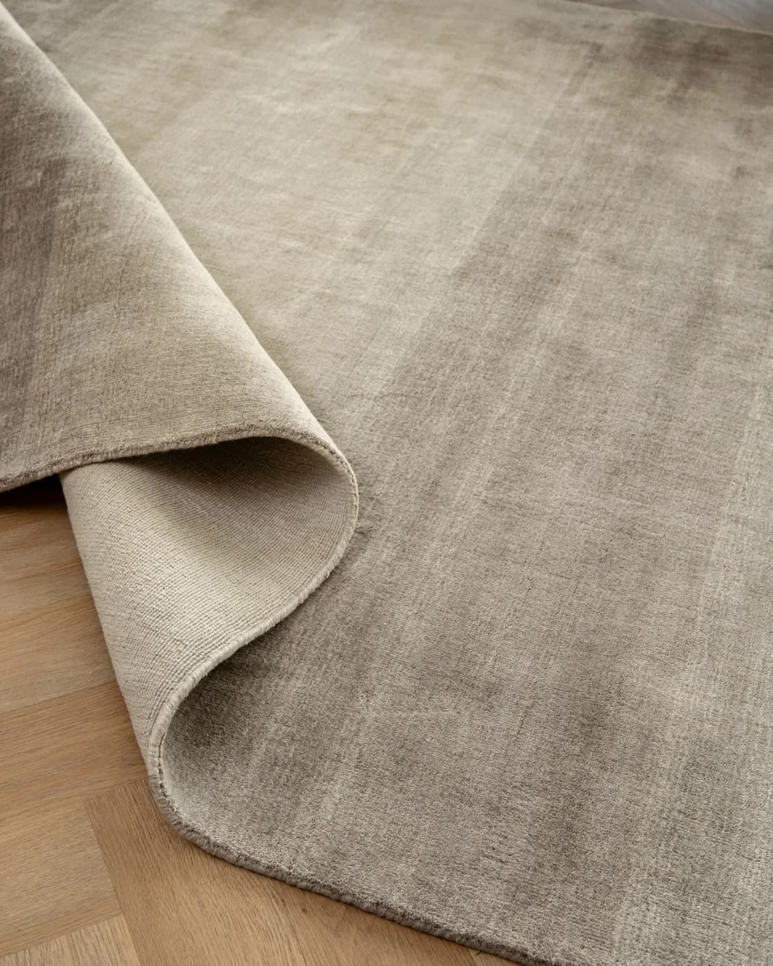 Oscar Ashton carpet in beige, shown in a product close-up as image 11