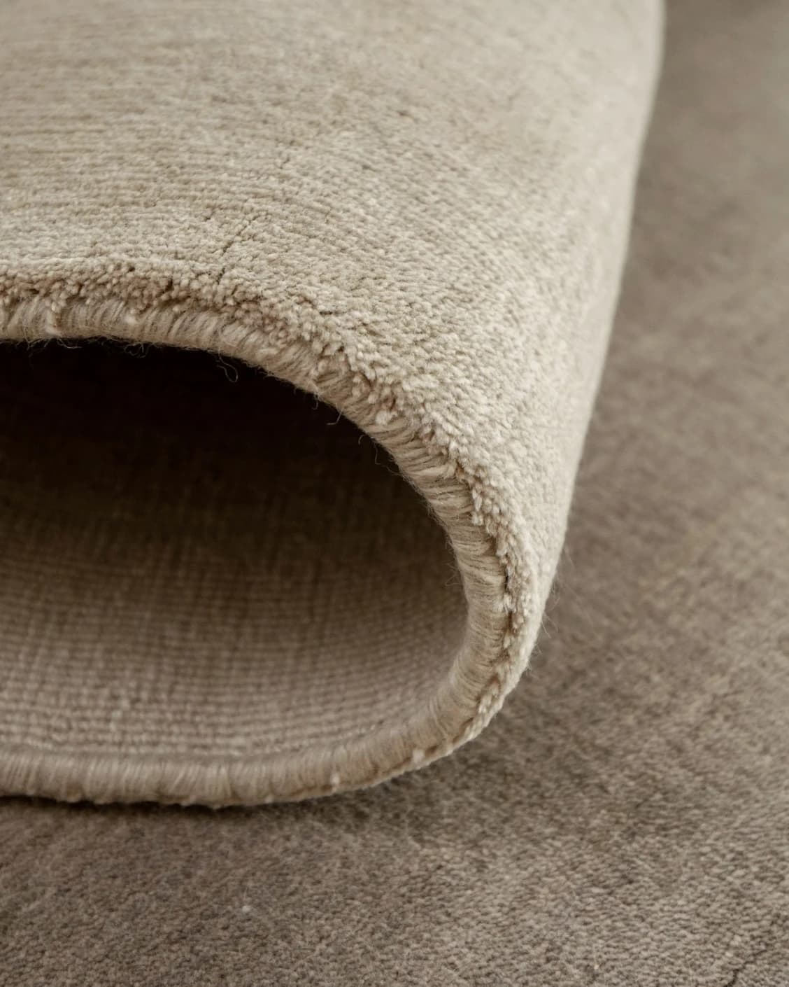Oscar Ashton carpet in beige, shown in a product close-up as image 12