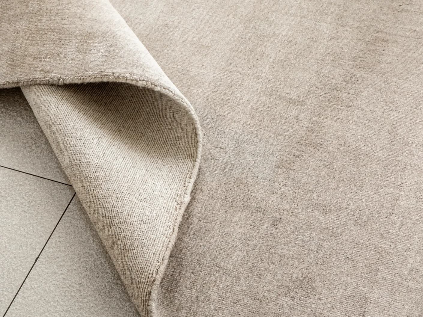 oscar-dune-beige-standard-carpet-product-closeup-view-id-ar100060v1