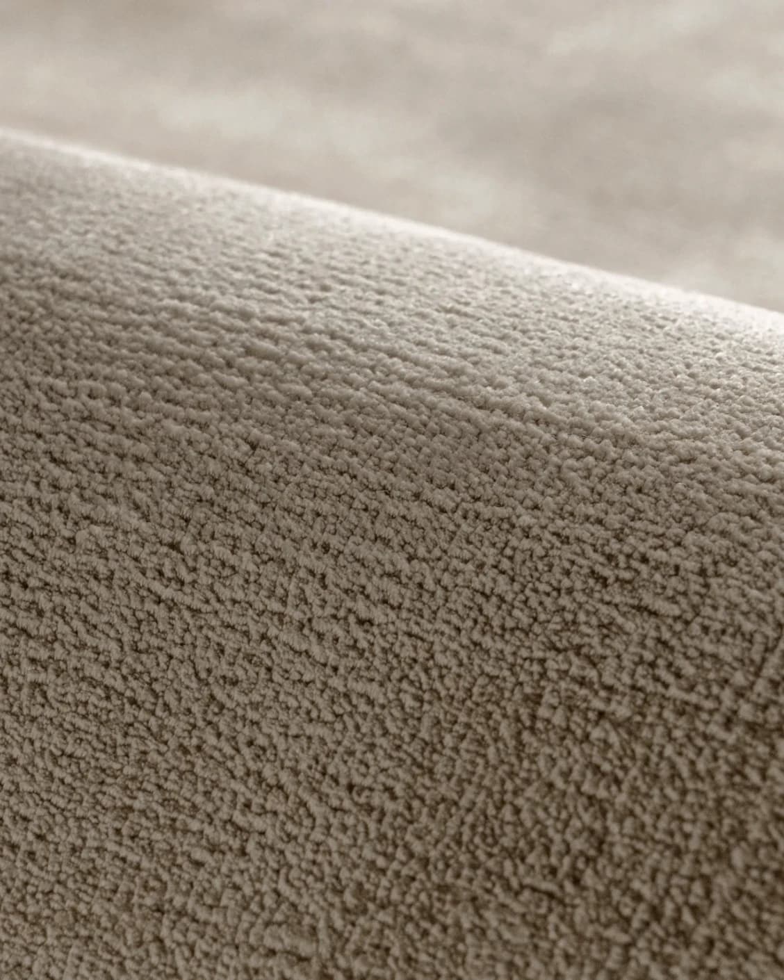 Oscar Dune Round carpet in dune and beige, shown in a product close-up as image 8