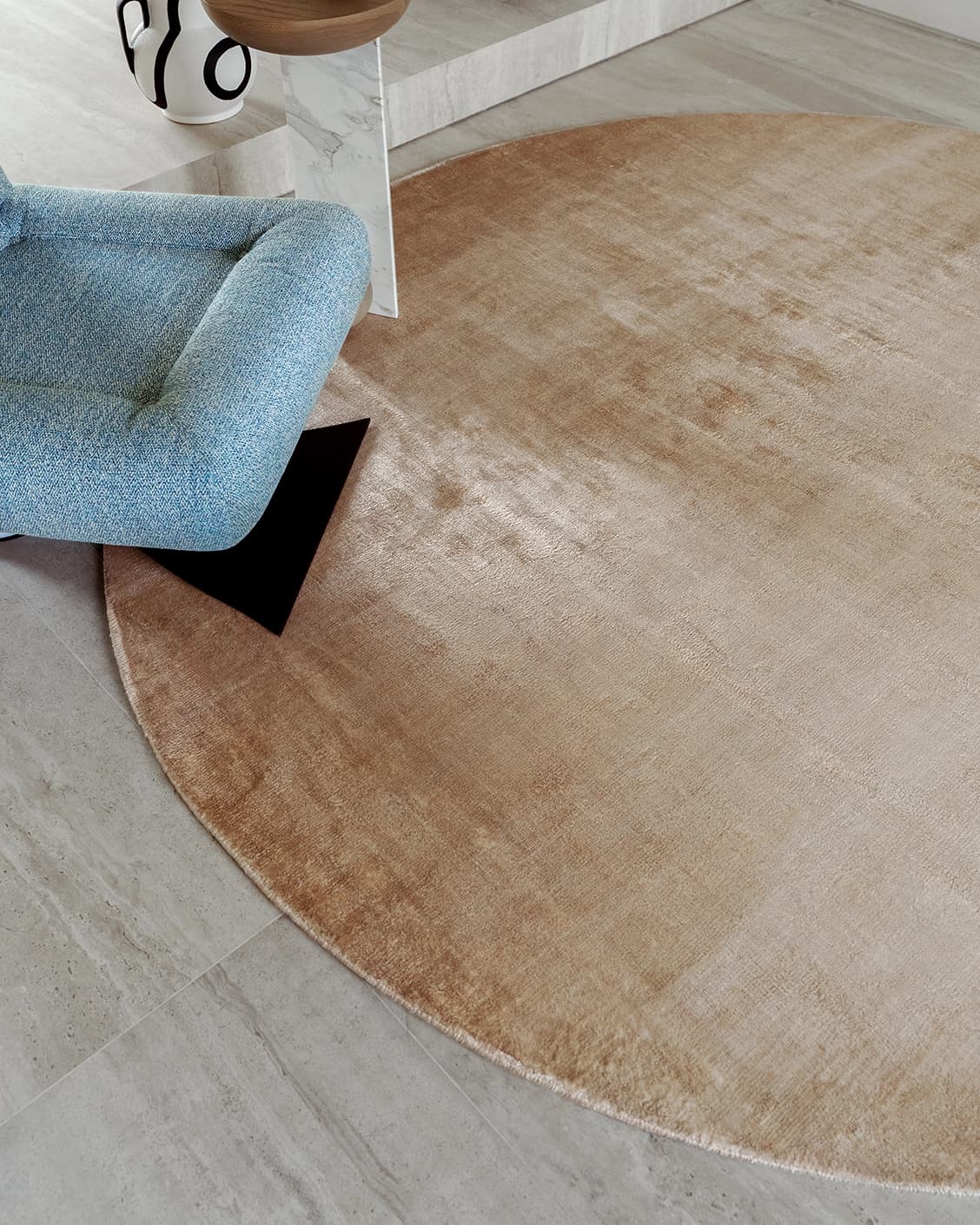 Oscar Sandy carpets in beige, shown in a lifestyle close-up top view as image 1