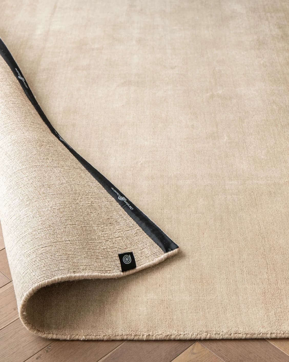 Oscar Sandy carpet in beige, shown in a product close-up as image 10
