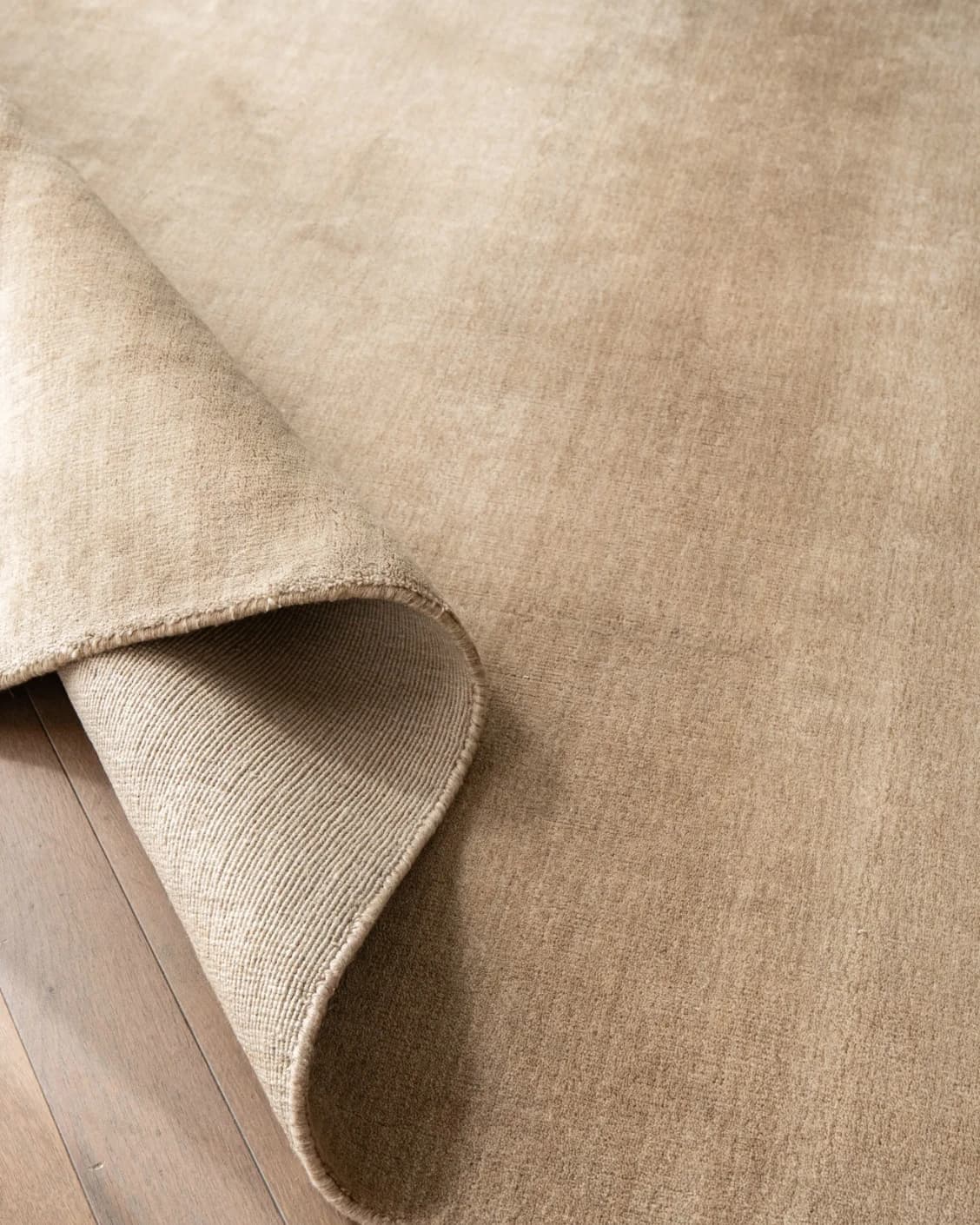 Oscar Sandy carpet in beige, shown in a product close-up as image 11
