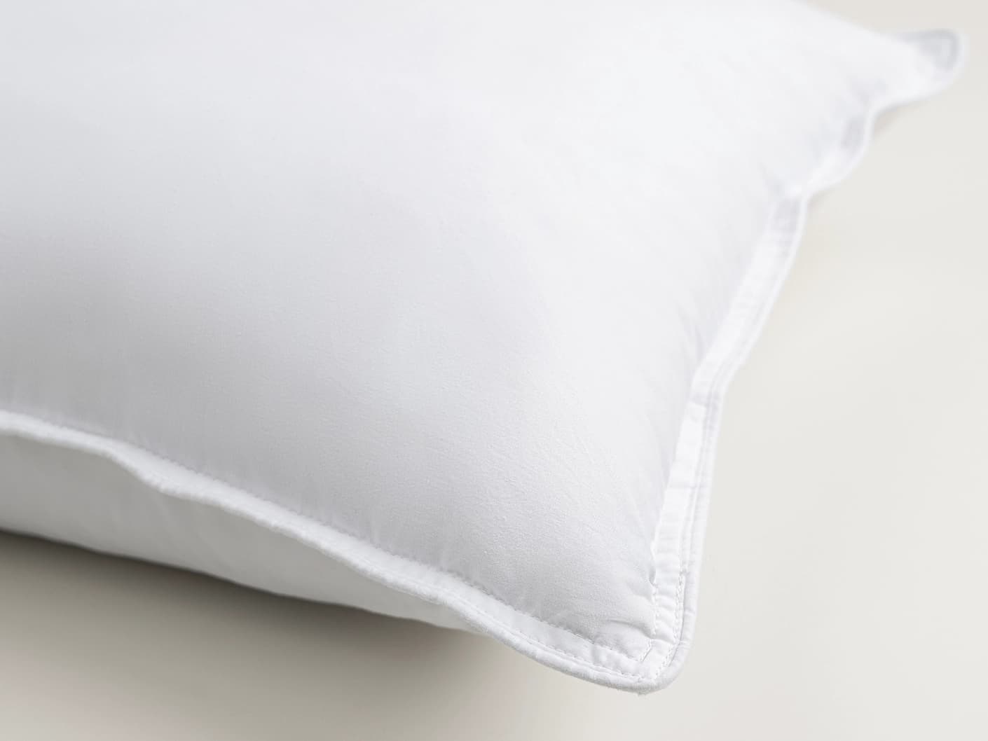 plush-feather-kidney-cushion-insert-white-product-closeup-view-4x3-id-dsc06401