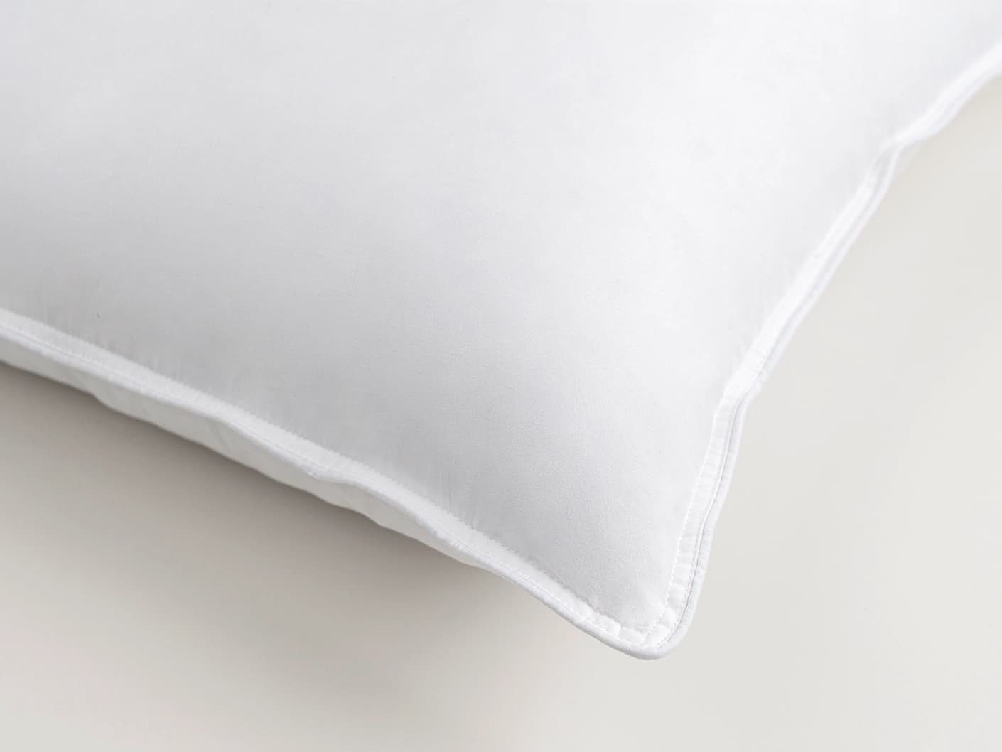 plush-feather-lumbar-cushion-insert-white-product-closeup-view-4x3-id-dsc06397