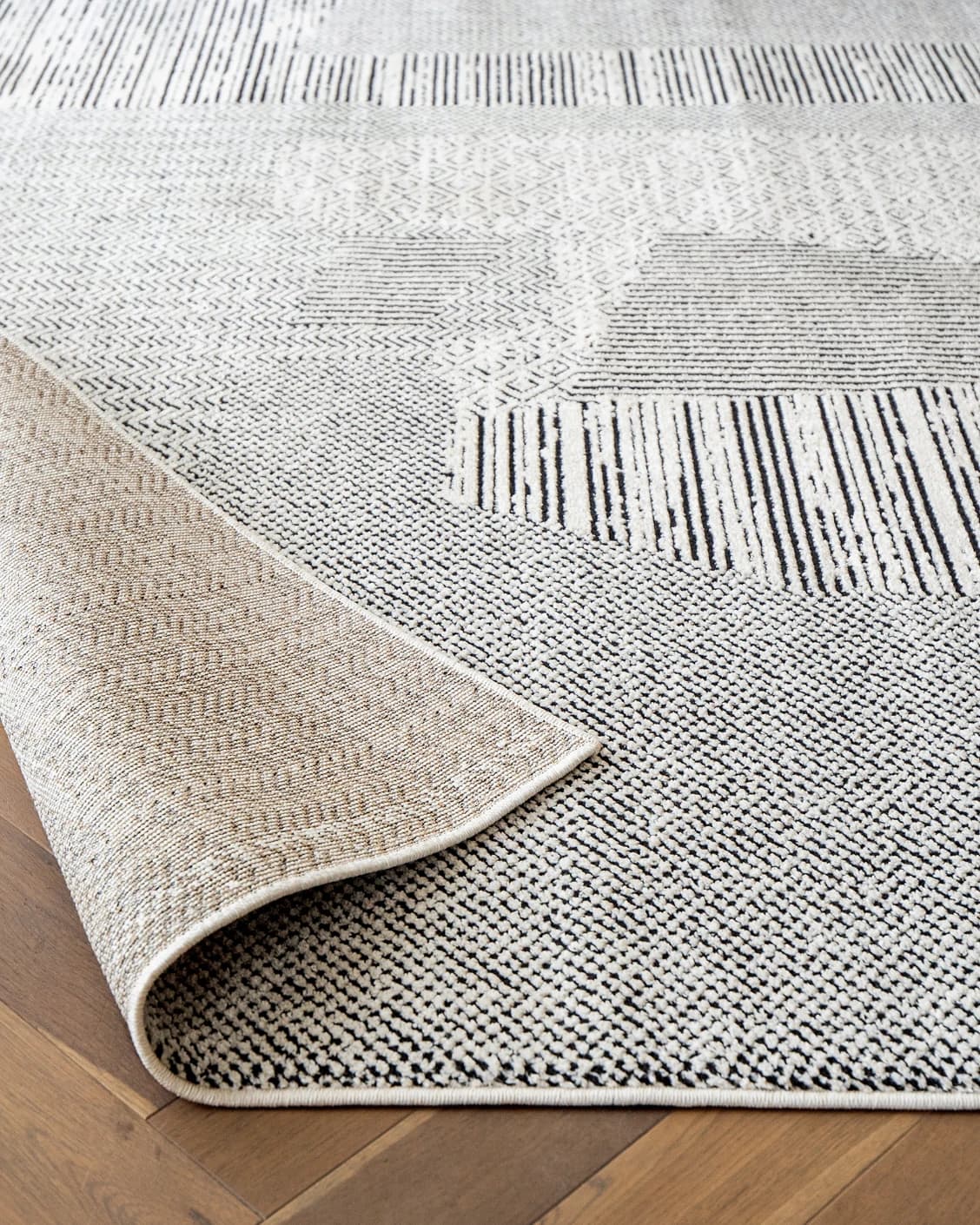 Renzo Dusty carpet in black and white, shown in a product close-up as image 10