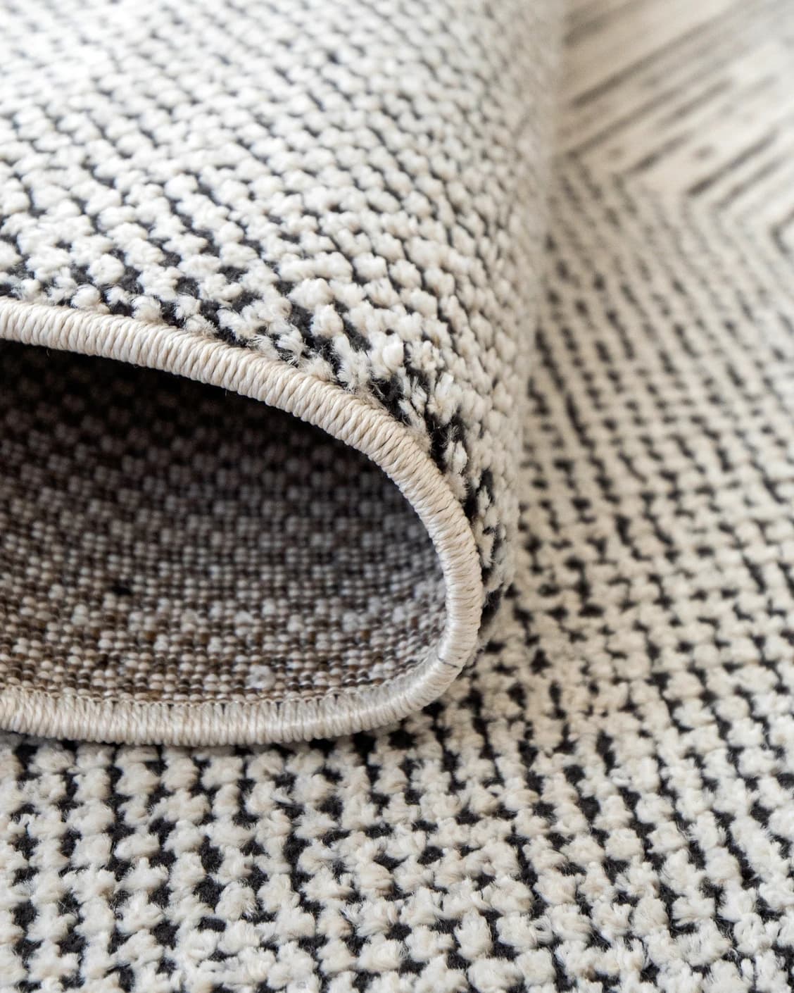 Renzo Dusty carpet in black and white, shown in a product close-up as image 11