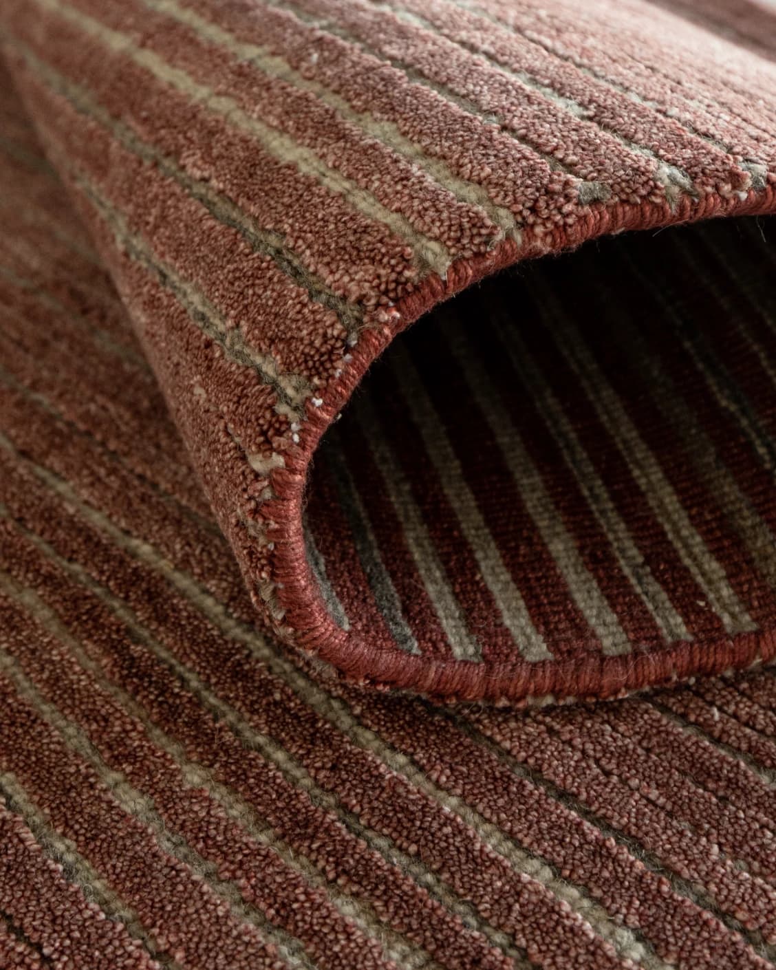 Rita Rosso II carpet in red, shown in a product close-up as image 10