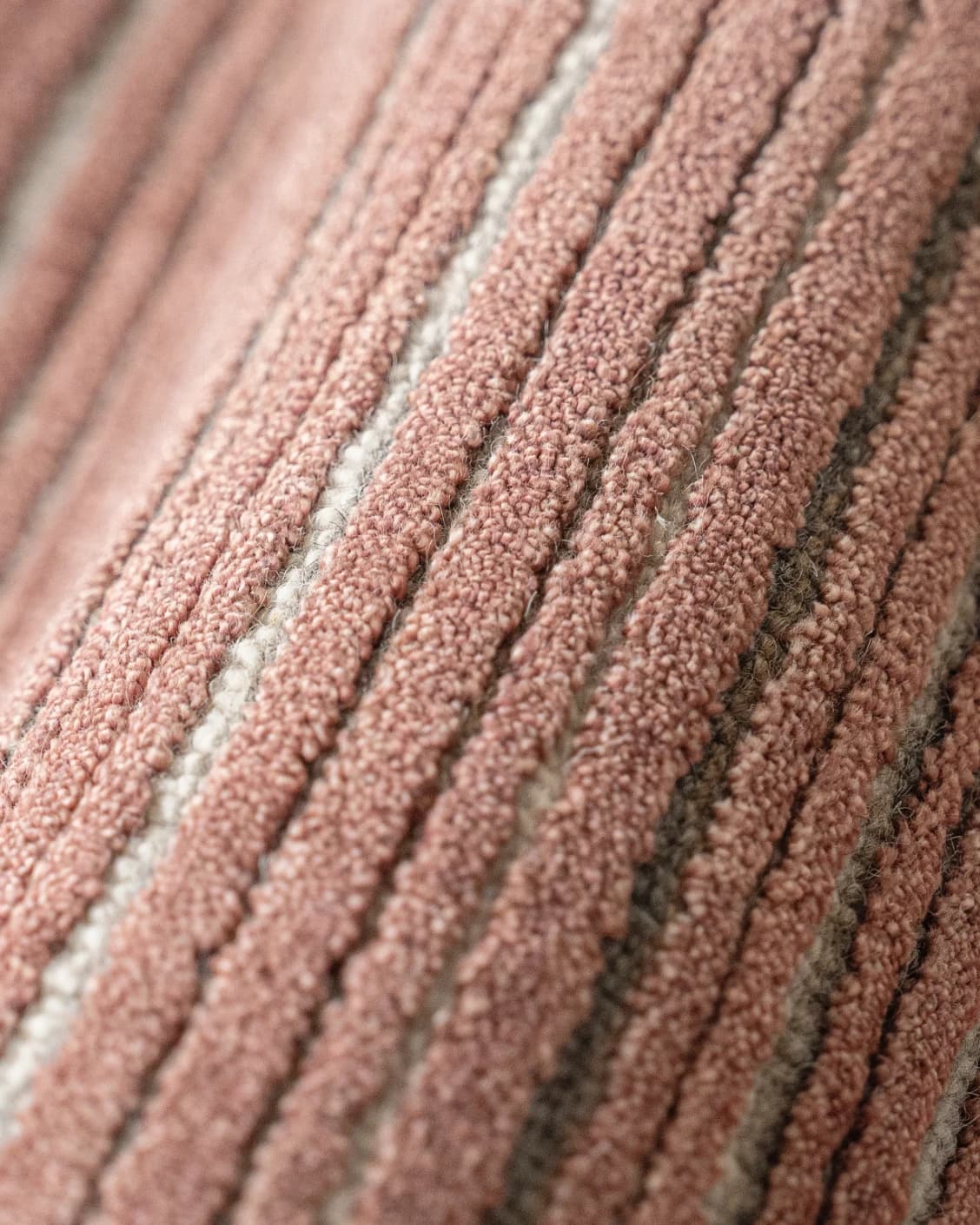 Rita Rosso II carpet in red, shown in a product close-up as image 13
