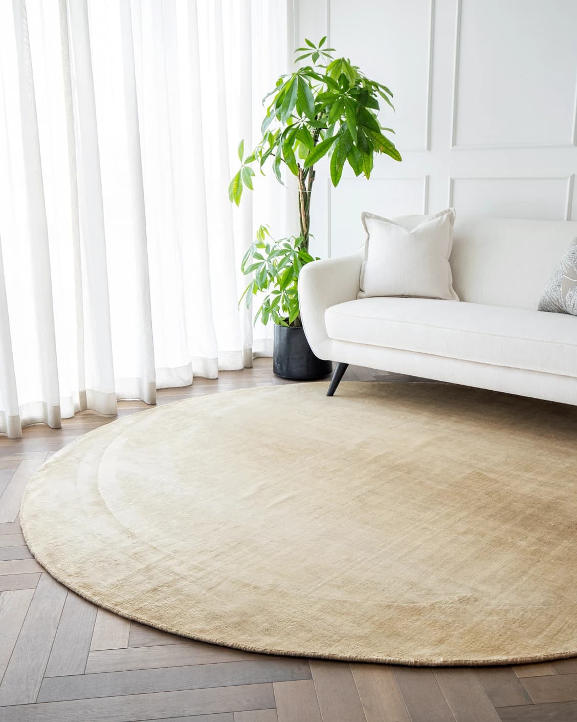 Scarlette Sandy carpets in beige and gold, shown in a lifestyle front view as image 3