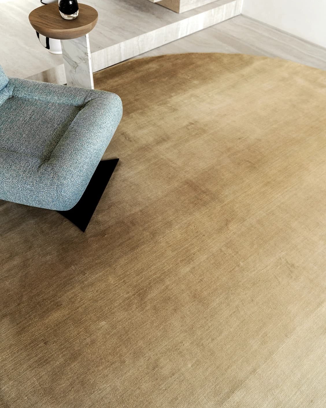 Scarlette Sandy carpets in beige and gold, shown in a close-up front view as image 1