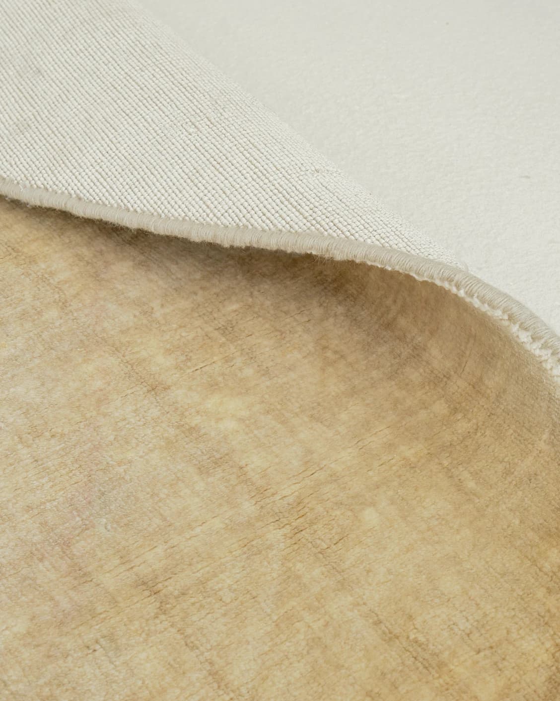 Scarlette Sandy carpet in beige and gold, shown in a product close-up as image 10