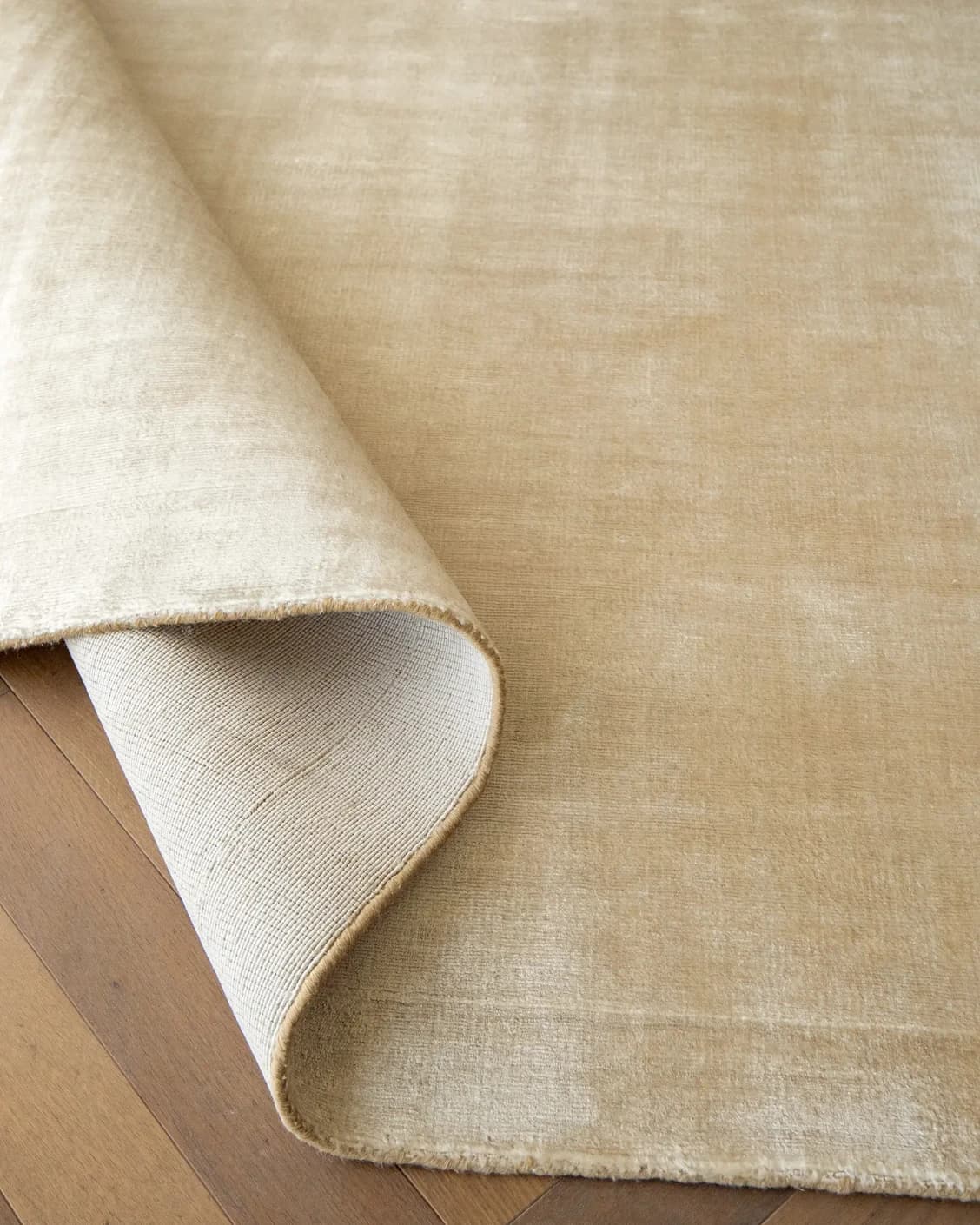 Scarlette Sandy carpet in beige and gold, shown in a product close-up as image 12