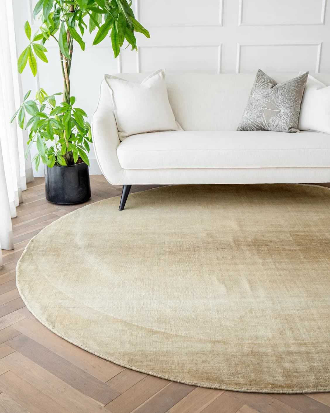 Scarlette Sandy Round carpet in sandy, beige and gold, shown in a lifestyle front view as image 2