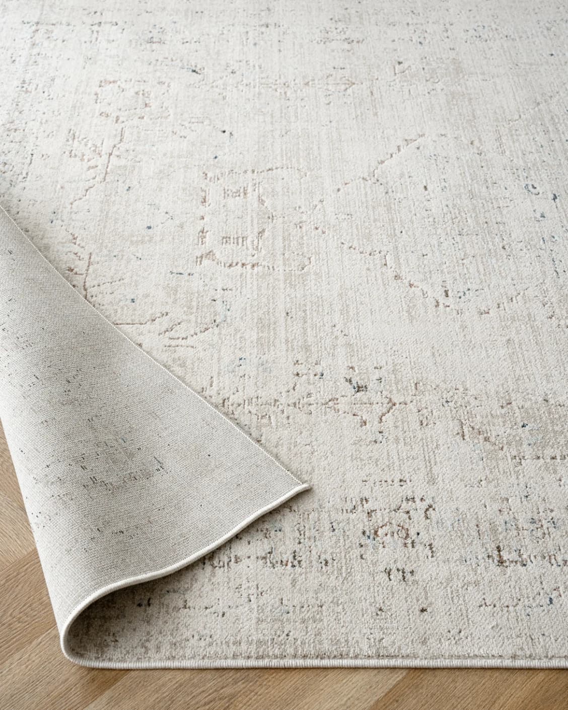 Sheldon Bianca carpet in beige, shown in a product close-up as image 9