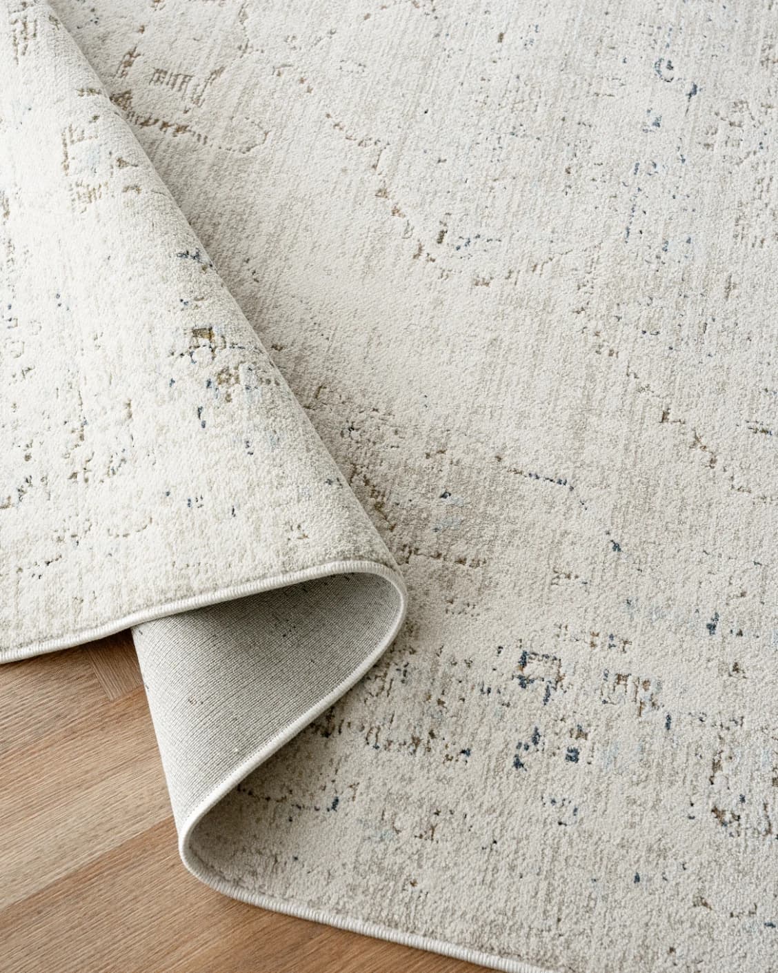 Sheldon Bianca carpet in beige, shown in a product close-up as image 10