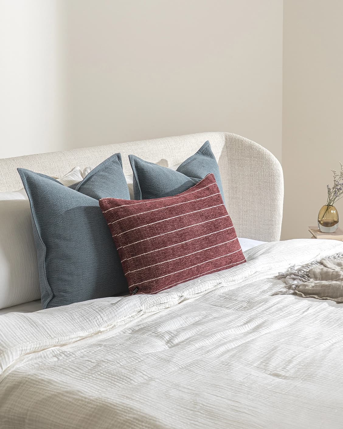 Syed Bundle bundle - indoor in blue and red, shown in a lifestyle left view as image 3