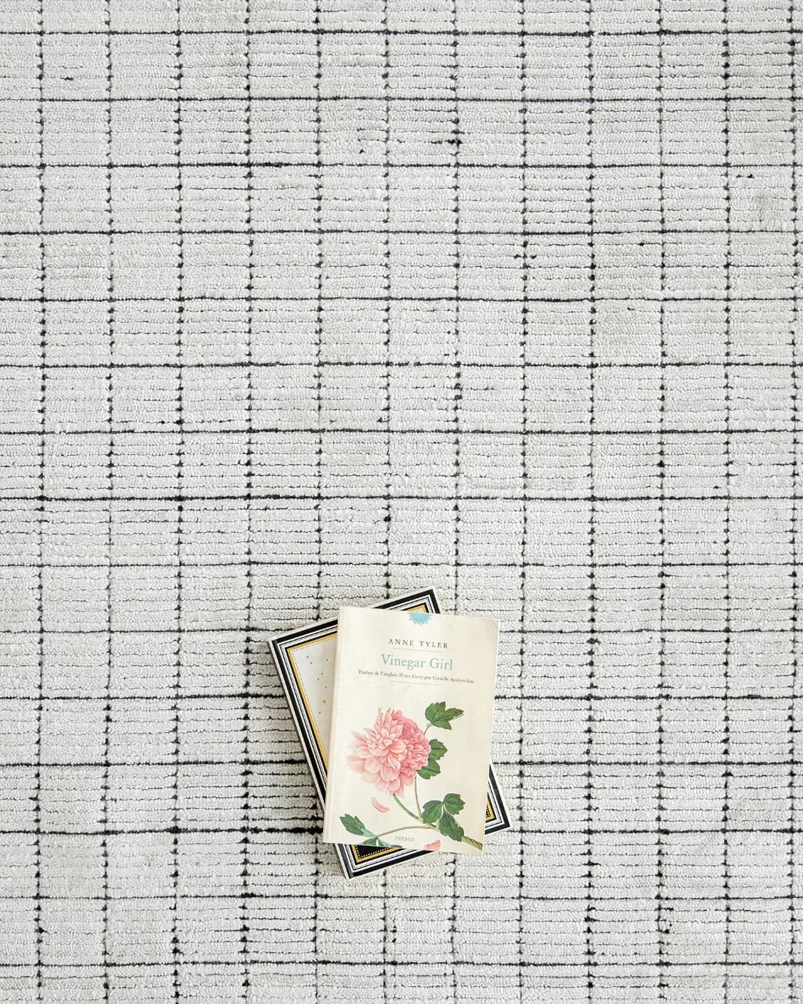 Taylor Bianca carpet in black and white, shown in a lifestyle top view as image 7