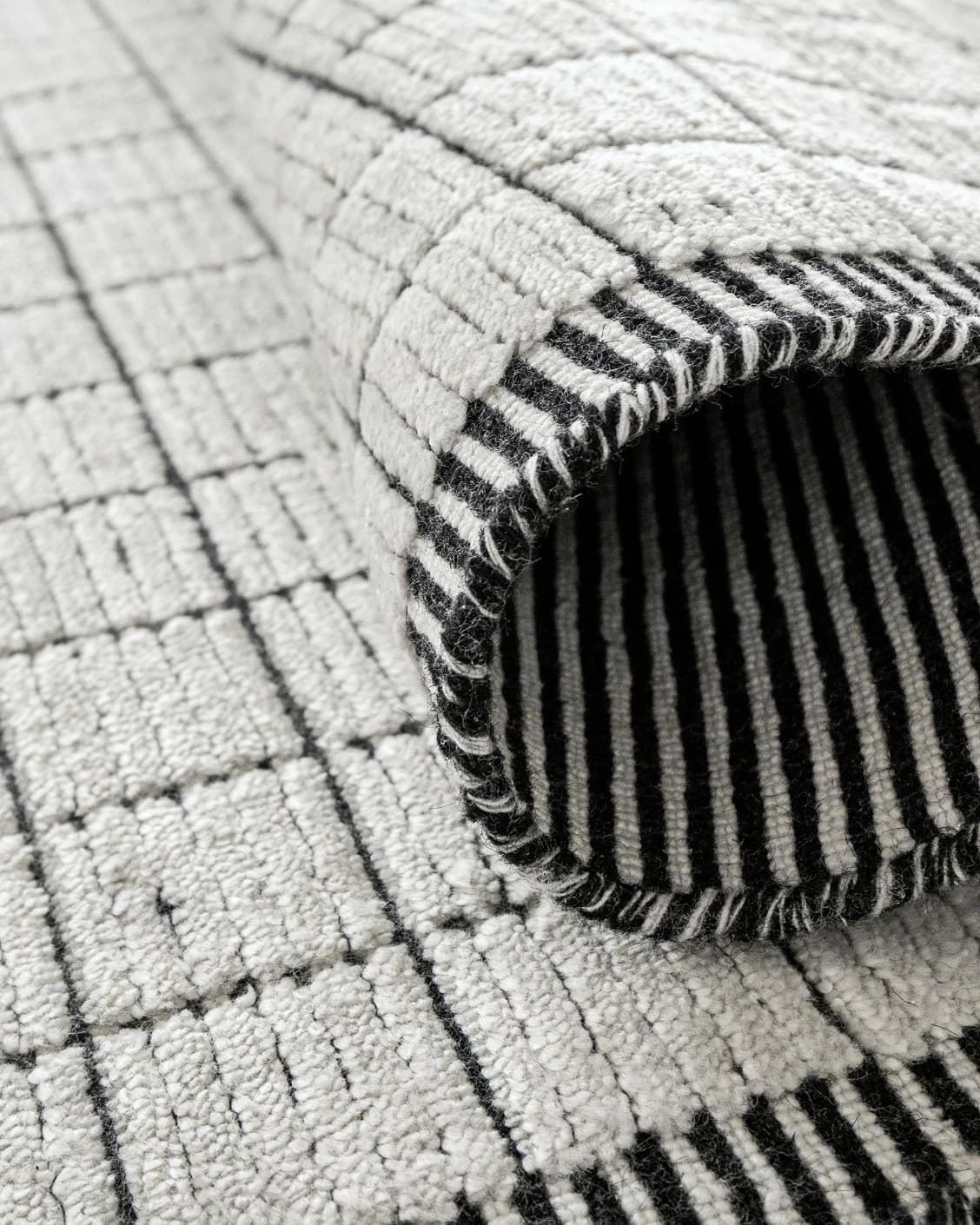 Taylor Bianca carpet in black and white, shown in a product close-up as image 9