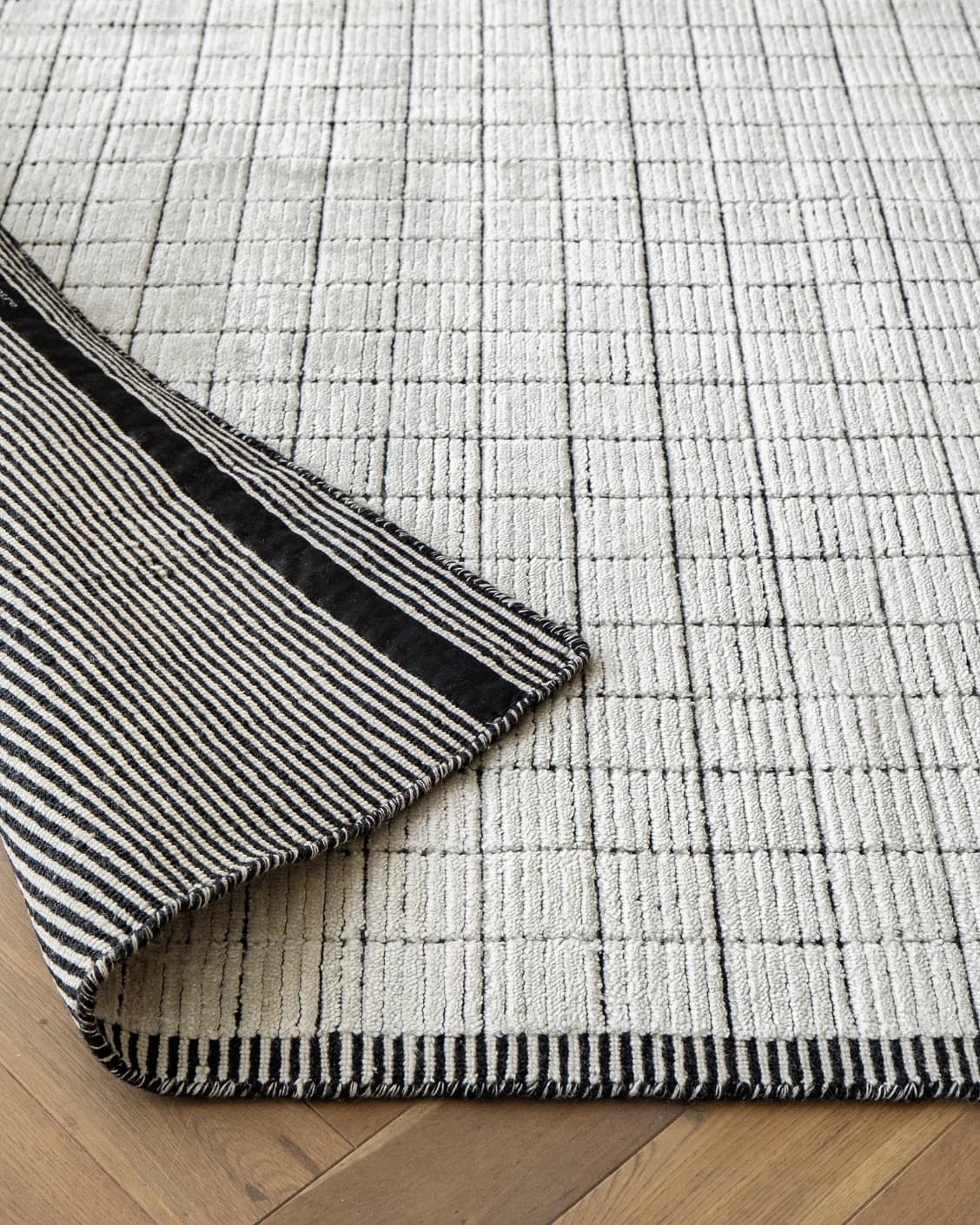 Taylor Bianca carpet in black and white, shown in a product close-up as image 10