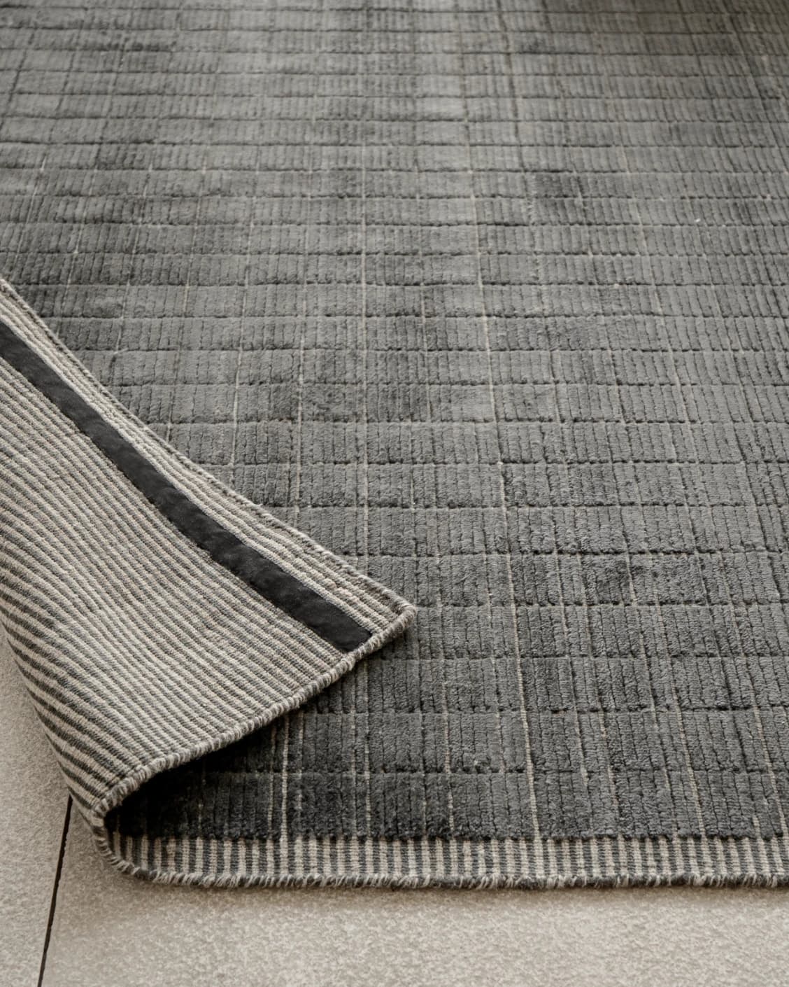 Taylor Ebony Round carpet in ebony, black and grey, shown in a product close-up as image 4