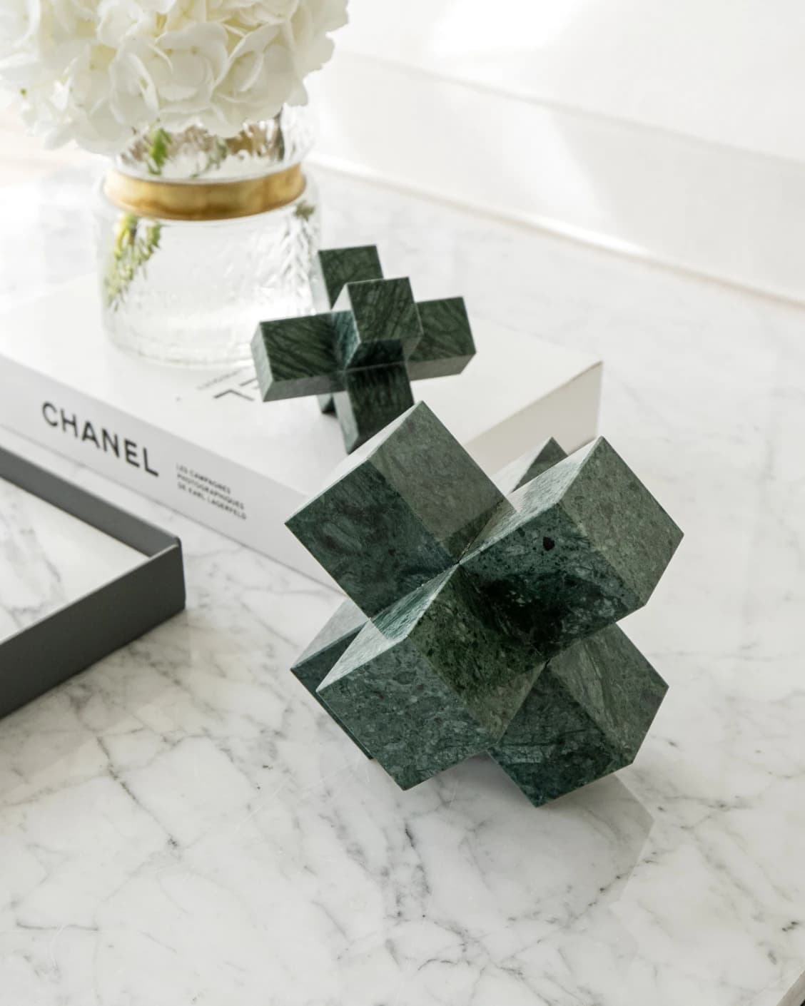 tobias-green-statues-sculptures-lifestyle-top-view-top-id-ar100095