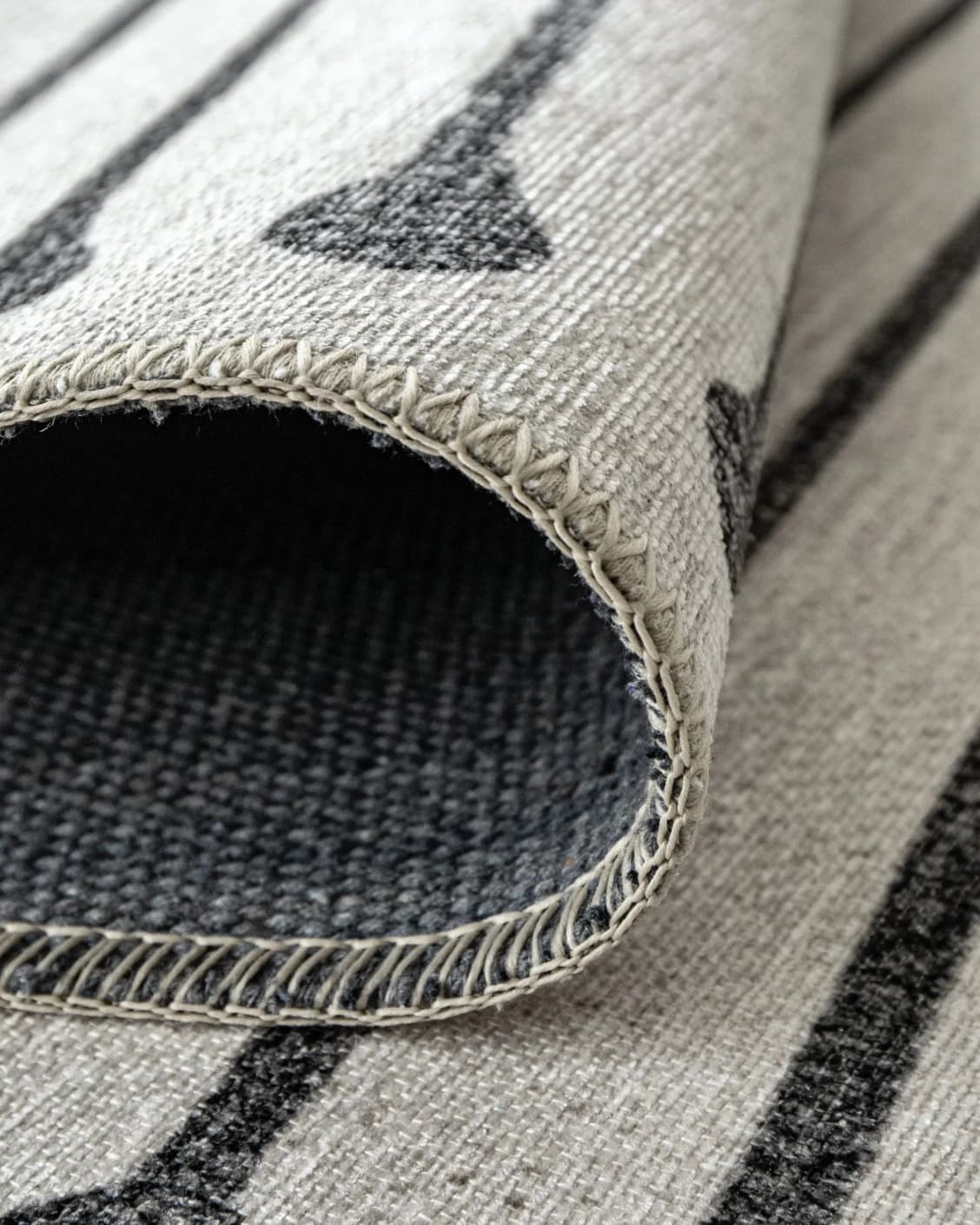 Vince Bianca carpet in black and white, shown in a product close-up as image 12