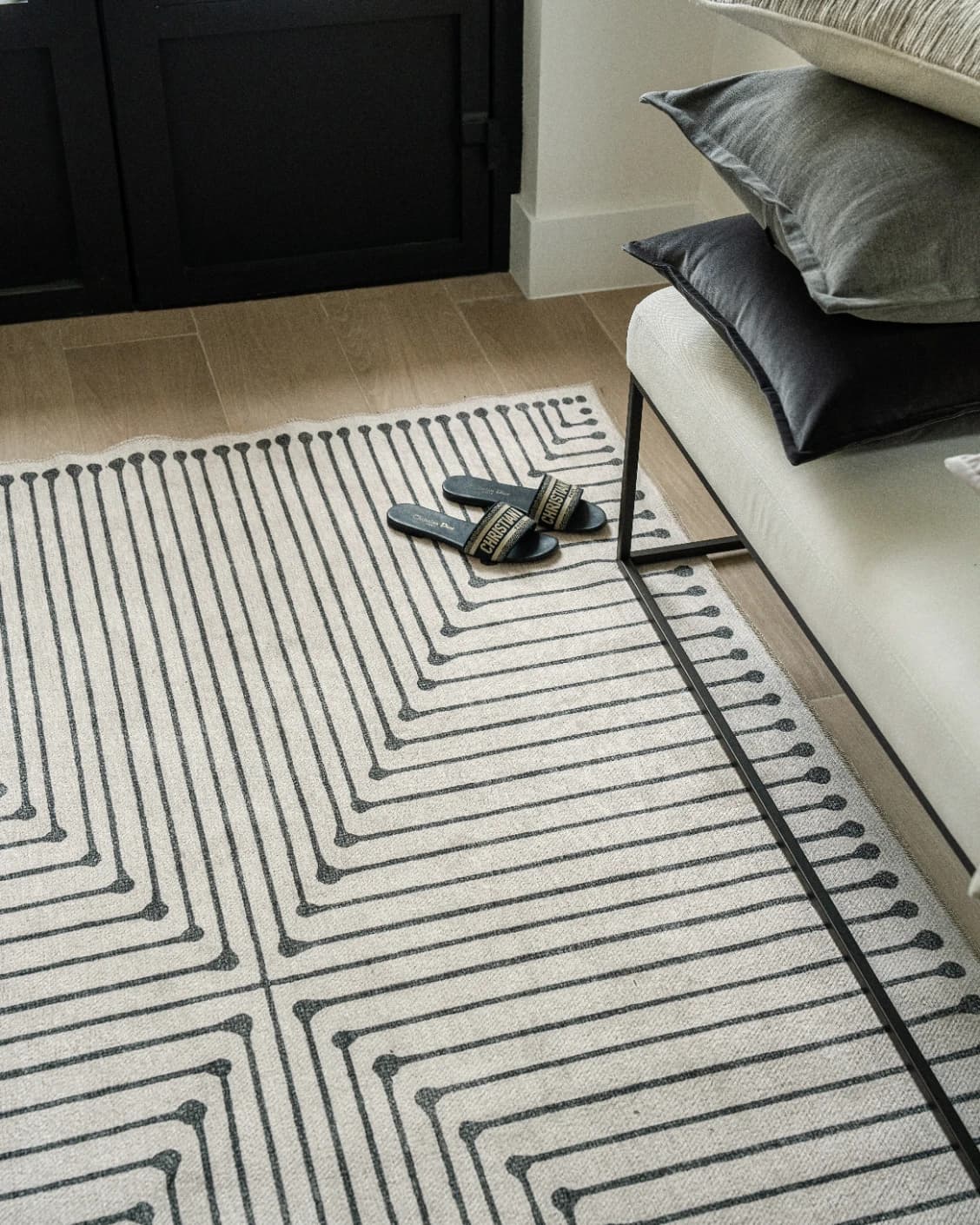 Vince Bianca carpet in black and white, shown in a product close-up as image 16