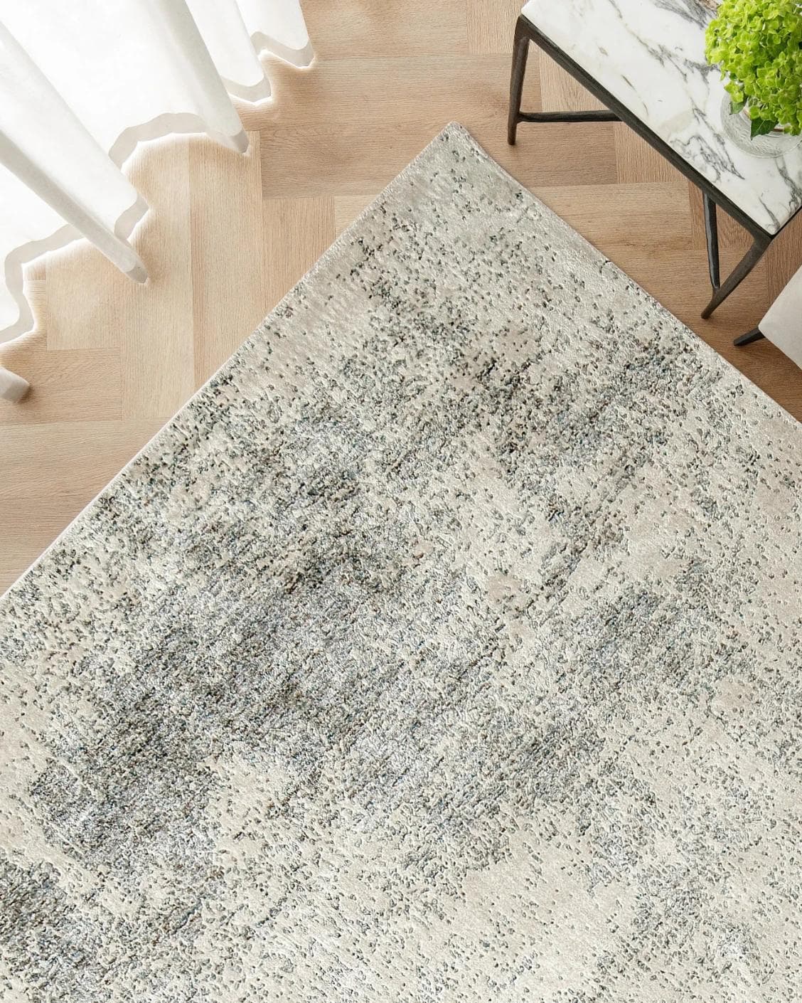 Liam Bianca carpet in grey, shown in a lifestyle top view as image 2