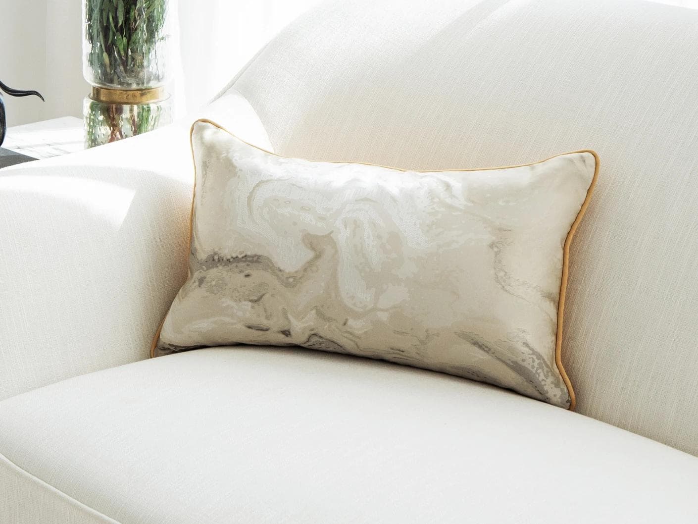 Mae Klimt single - indoor in silver and yellow, shown in a lifestyle front view as image 1