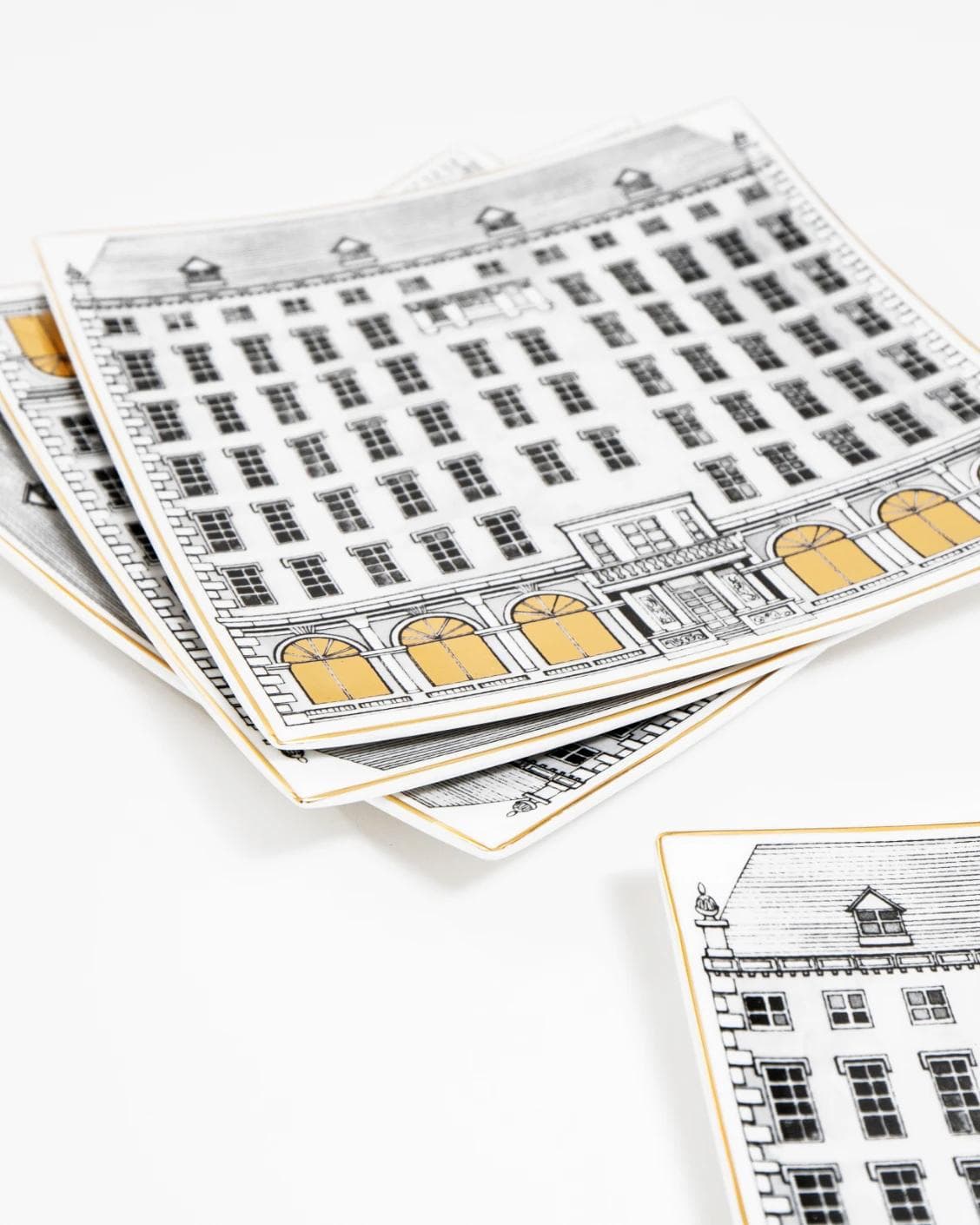 Mia Viktoria plates in black and white, shown in a product close-up as image 5
