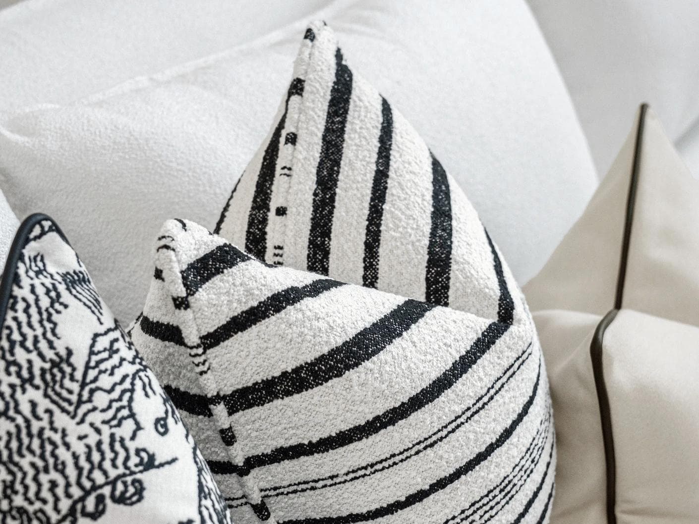 Mishh Bundle bundle - indoor, shown in a product close-up left view as image 2