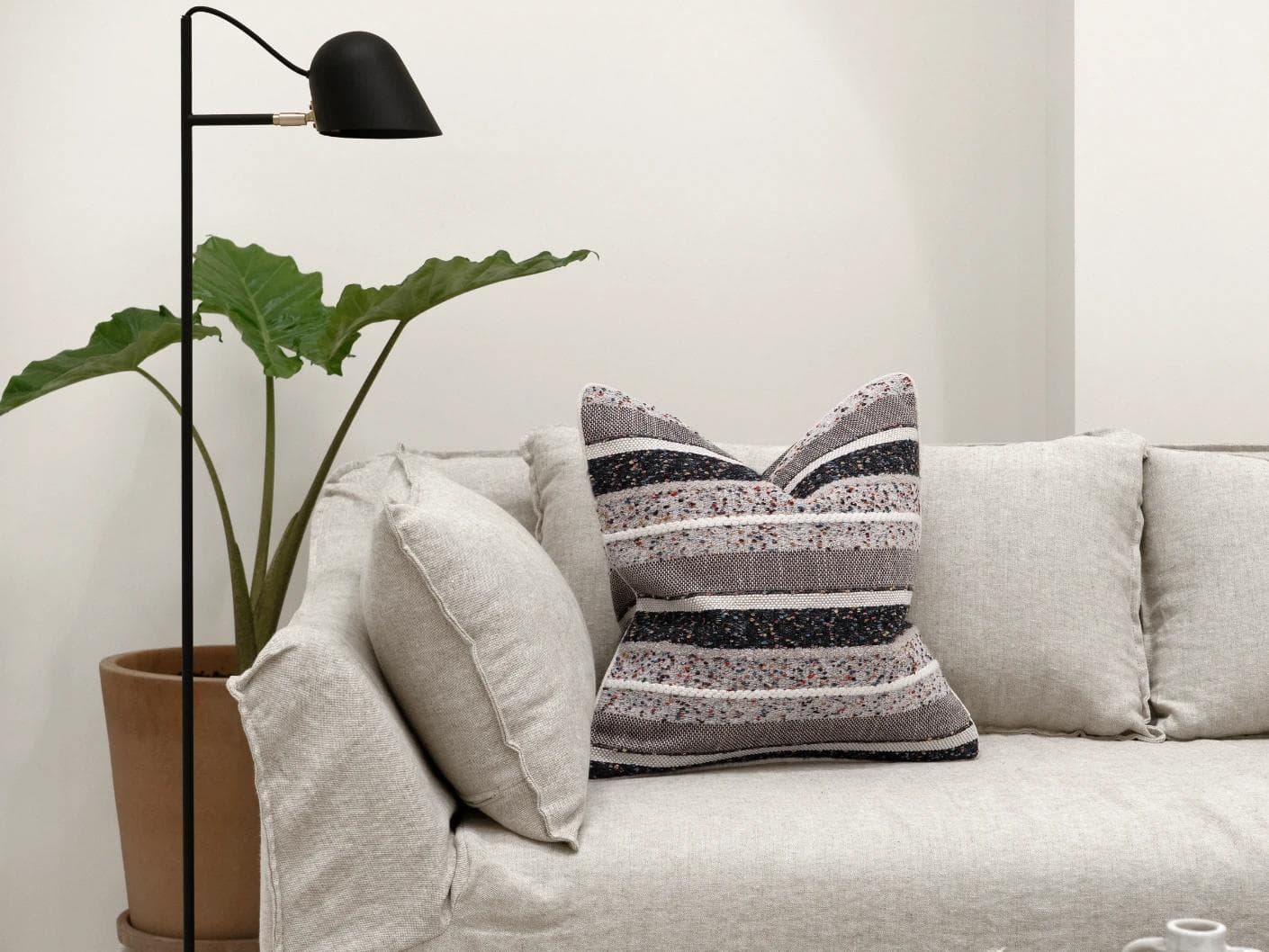 Naysa Canova single - indoor in multicolour, shown in a lifestyle front view as image 3