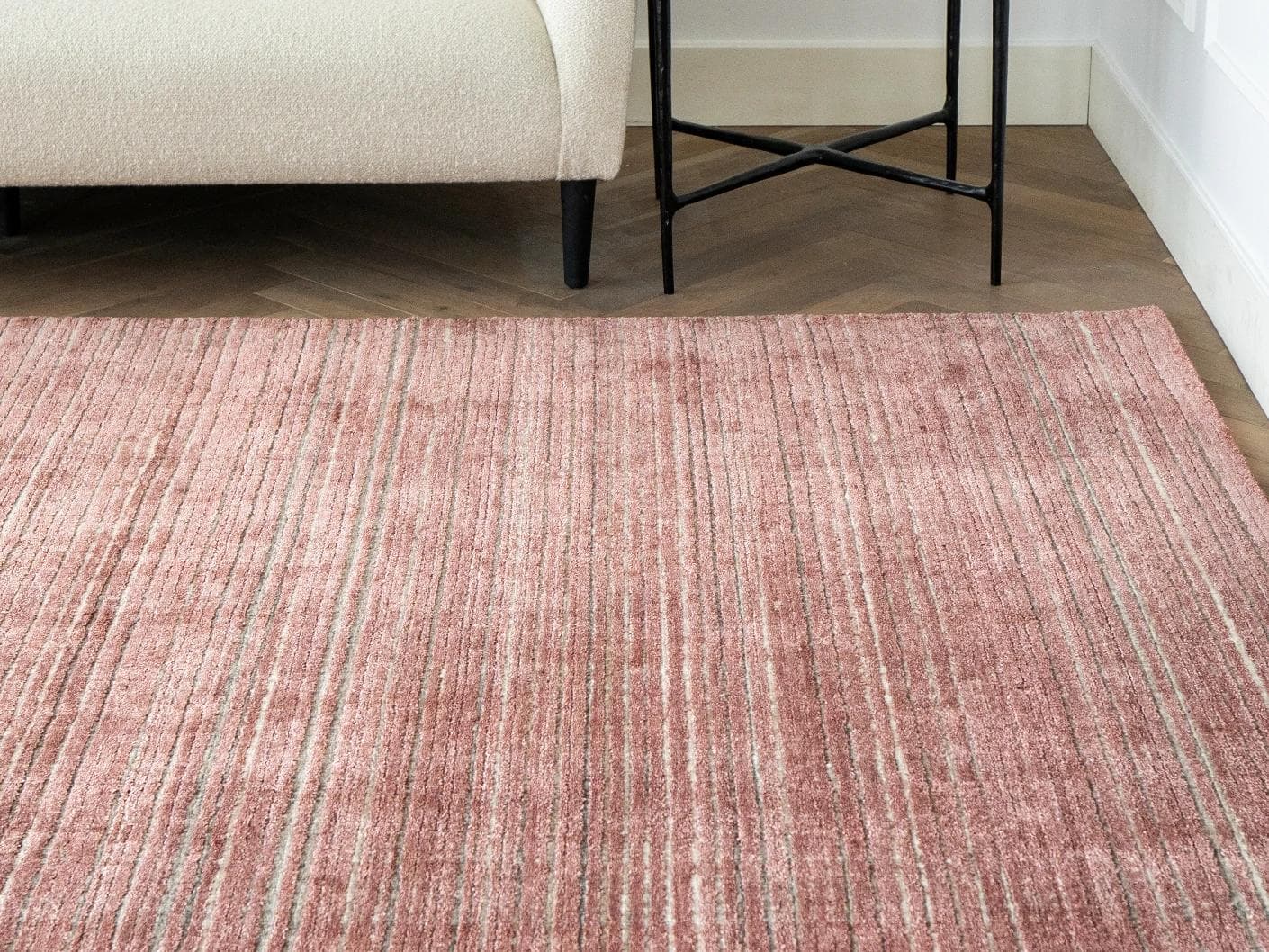 Rita Rosso II carpets in red, shown in a lifestyle close-up as image 1