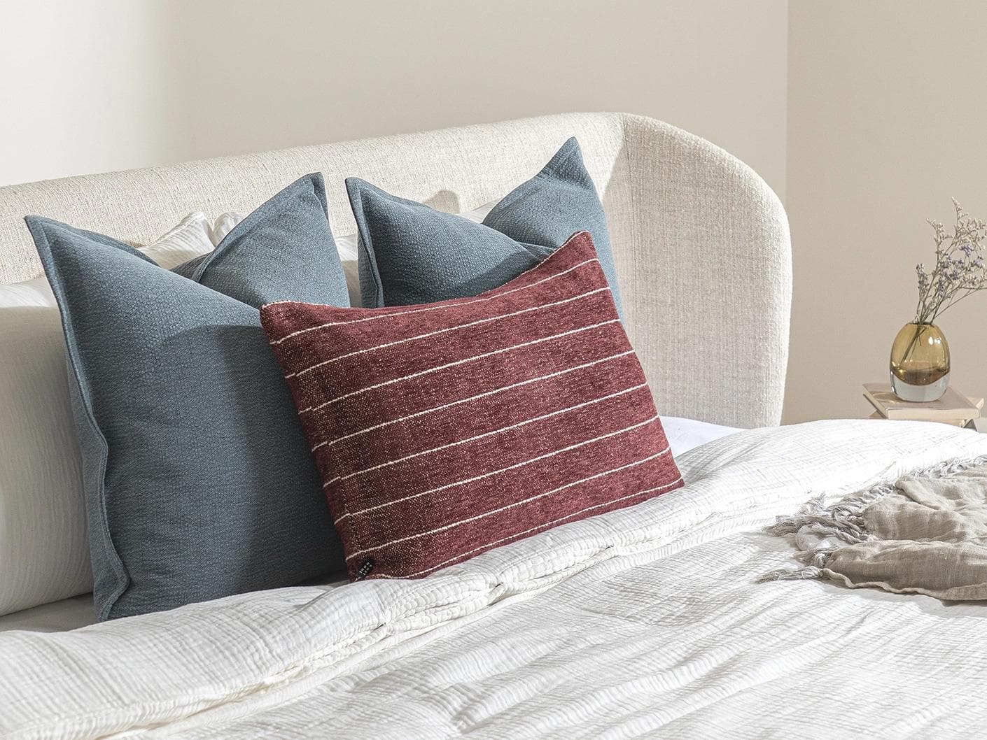 Syed Bundle bundle - indoor in blue and red, shown in a lifestyle left view as image 3